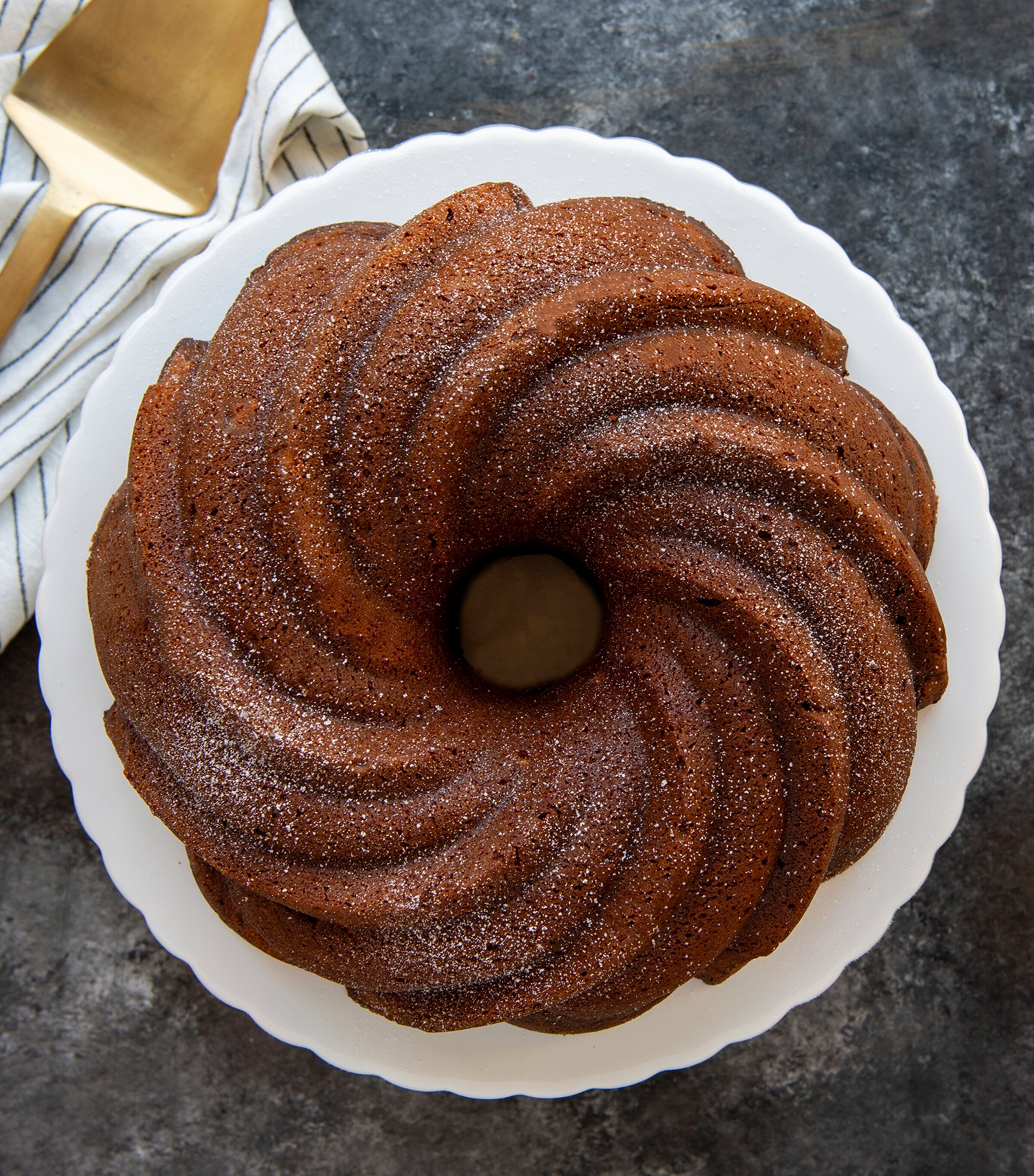 Nordic Ware Heritage Bundt Pan (25.5cm) Gold Image 4