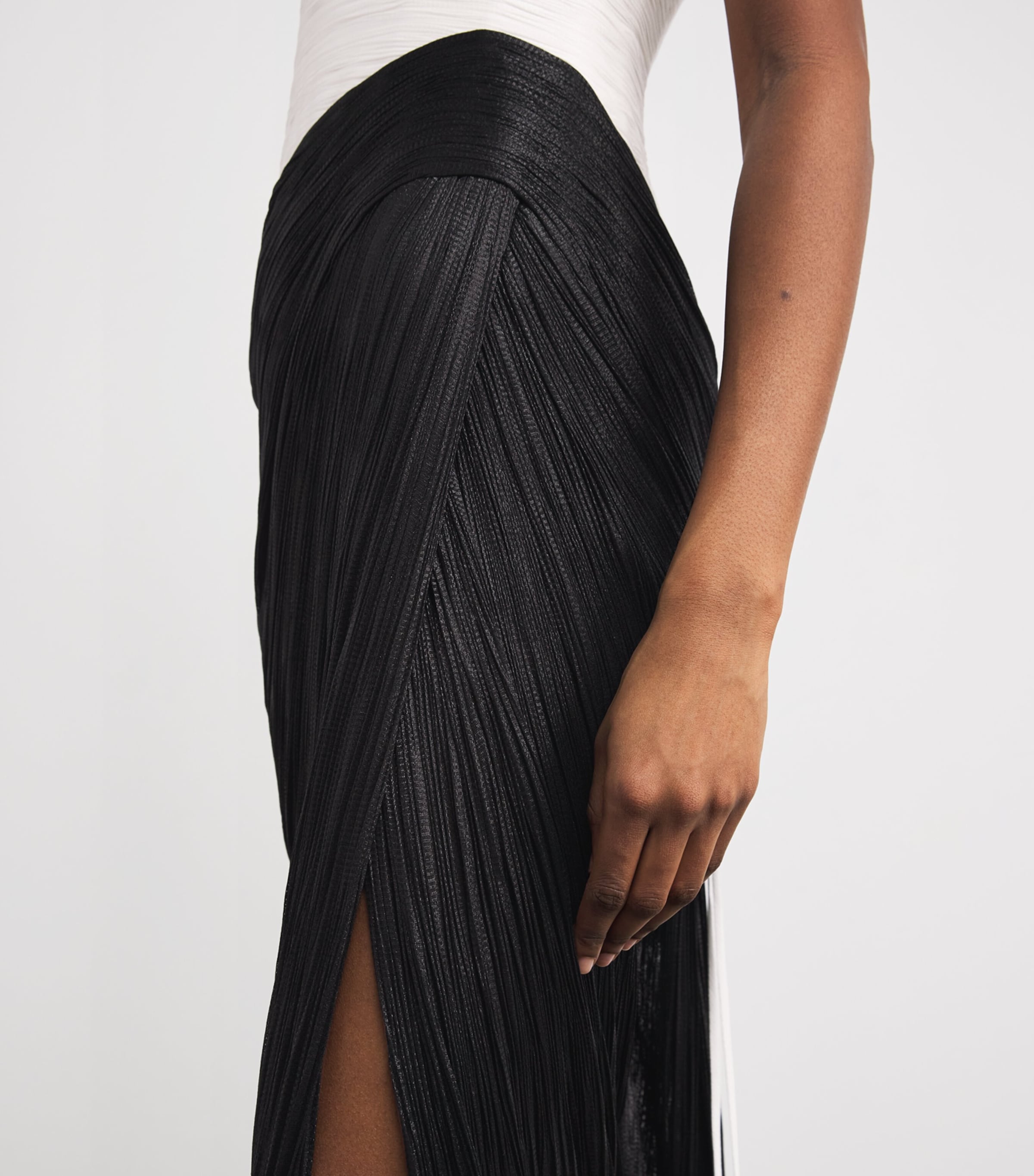 Pleated Dita Maxi Dress MASCARA/PEARL WHITE Image 4