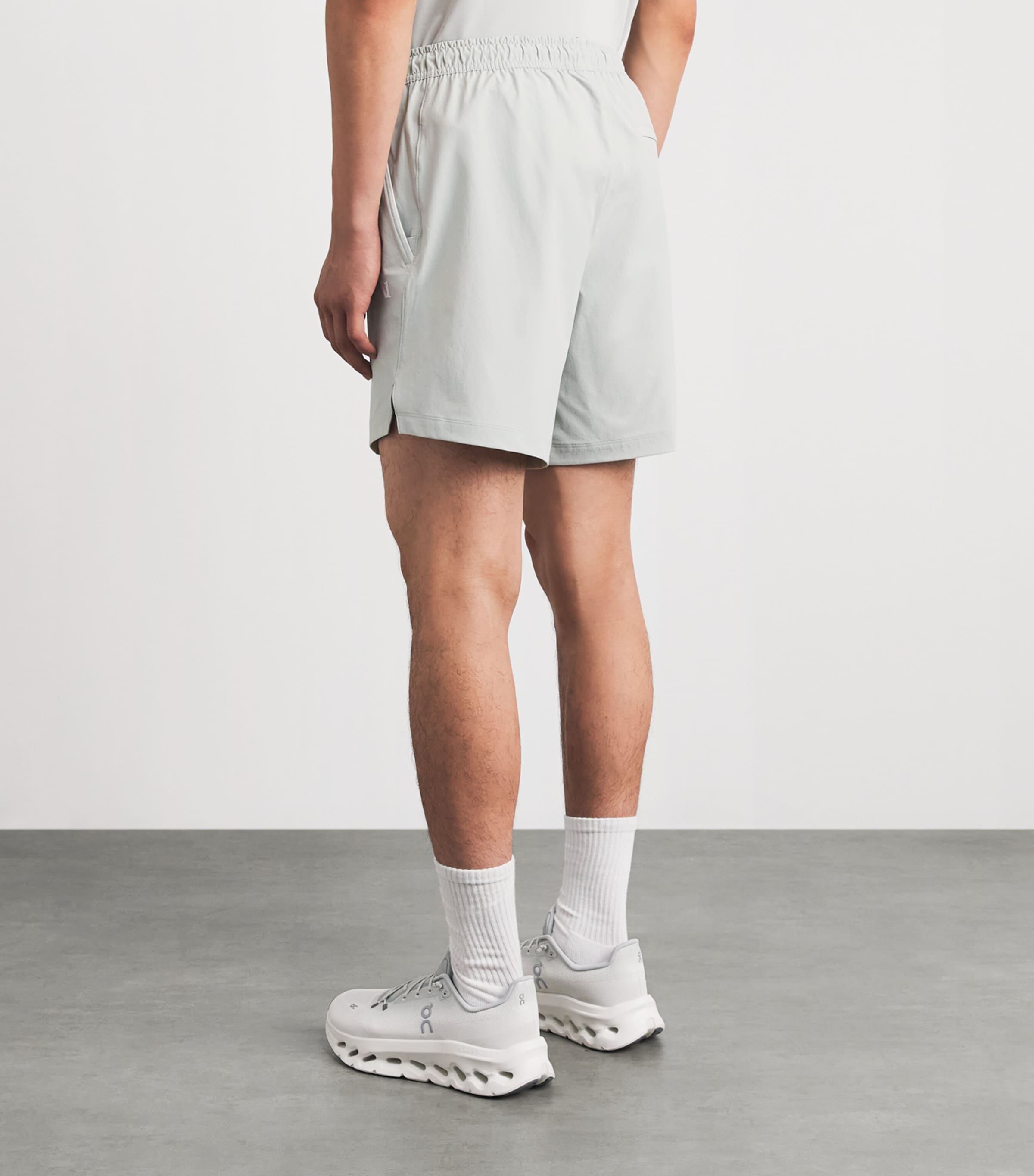 VUORI Mens 7’’ Unlined Crosscourt Shorts Mns Moonstone Image 5
