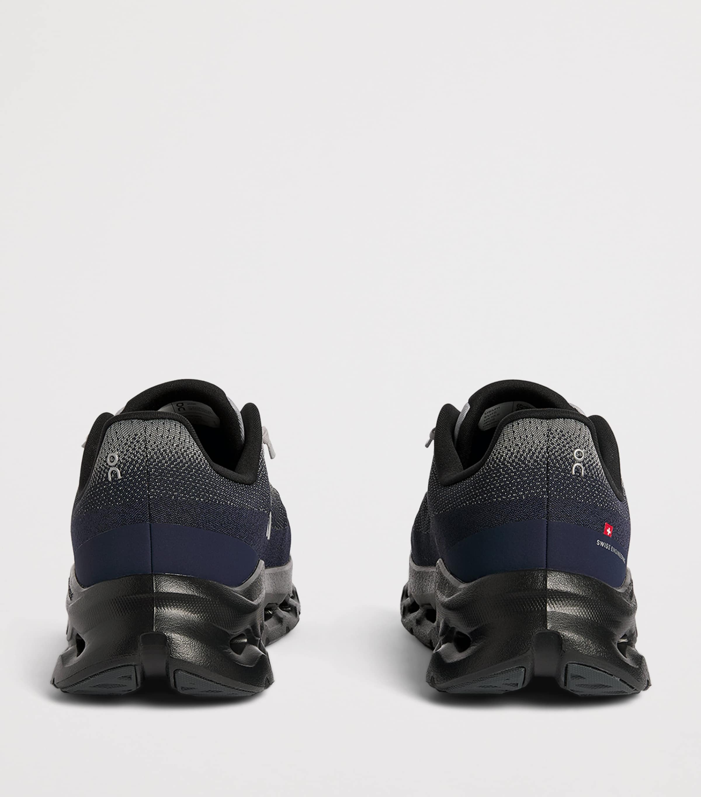 On Mens Cloudtilt Trainers Platinum | Midnight Image 5
