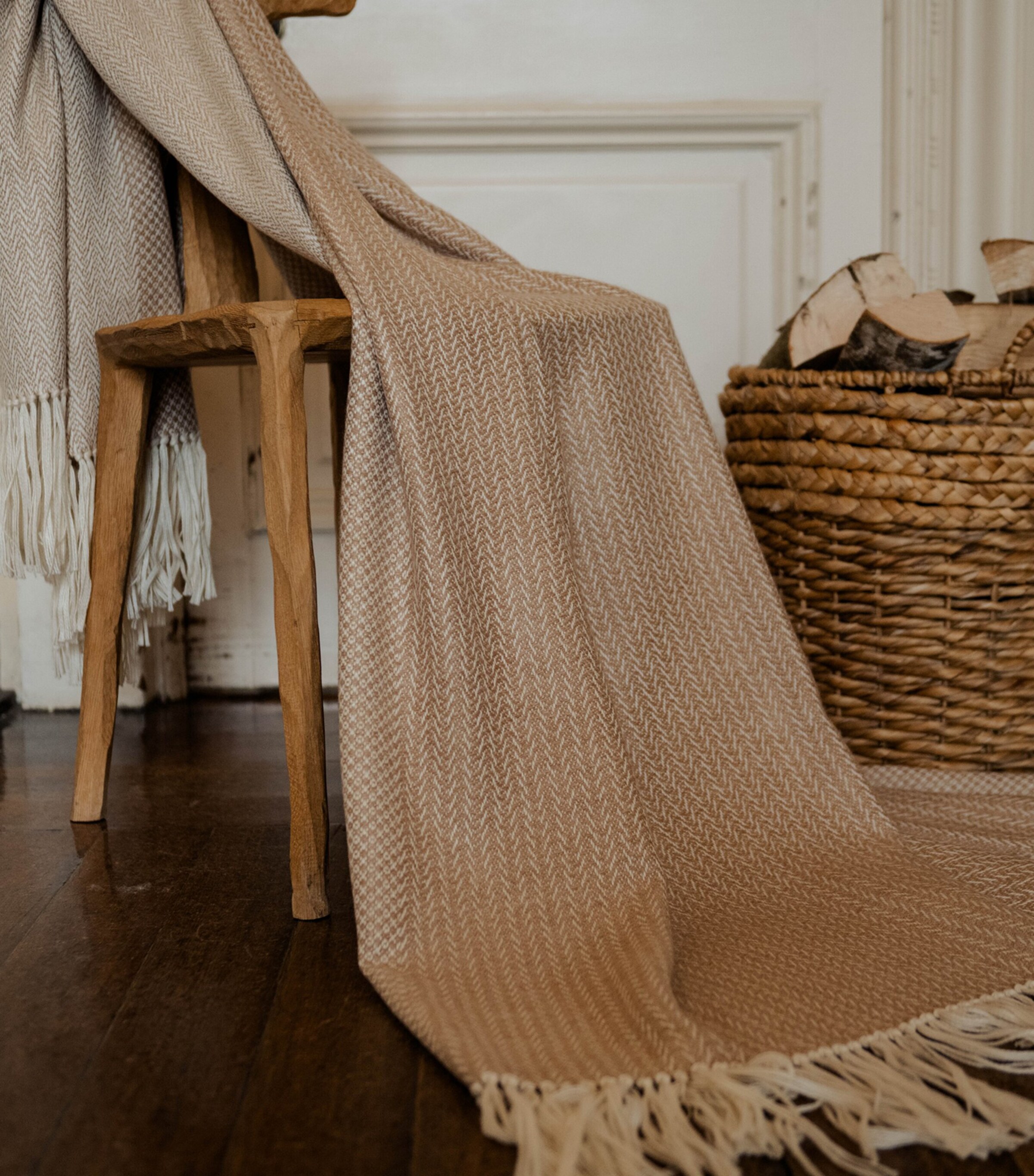 Araminta Campbell Alpaca-Blend Woodland Inkcap Throw (150cm x 230cm) Caramel Image 4