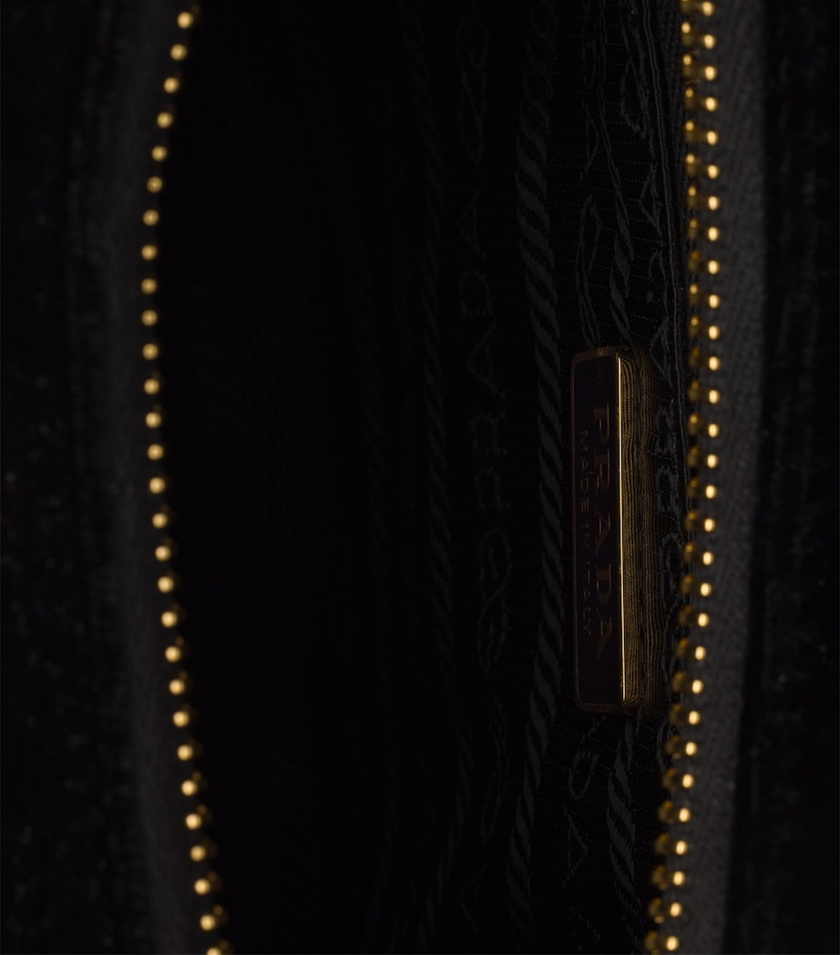 Mini Velvet Prada Re-Edition 2005 Shoulder Bag F0002 Image 4