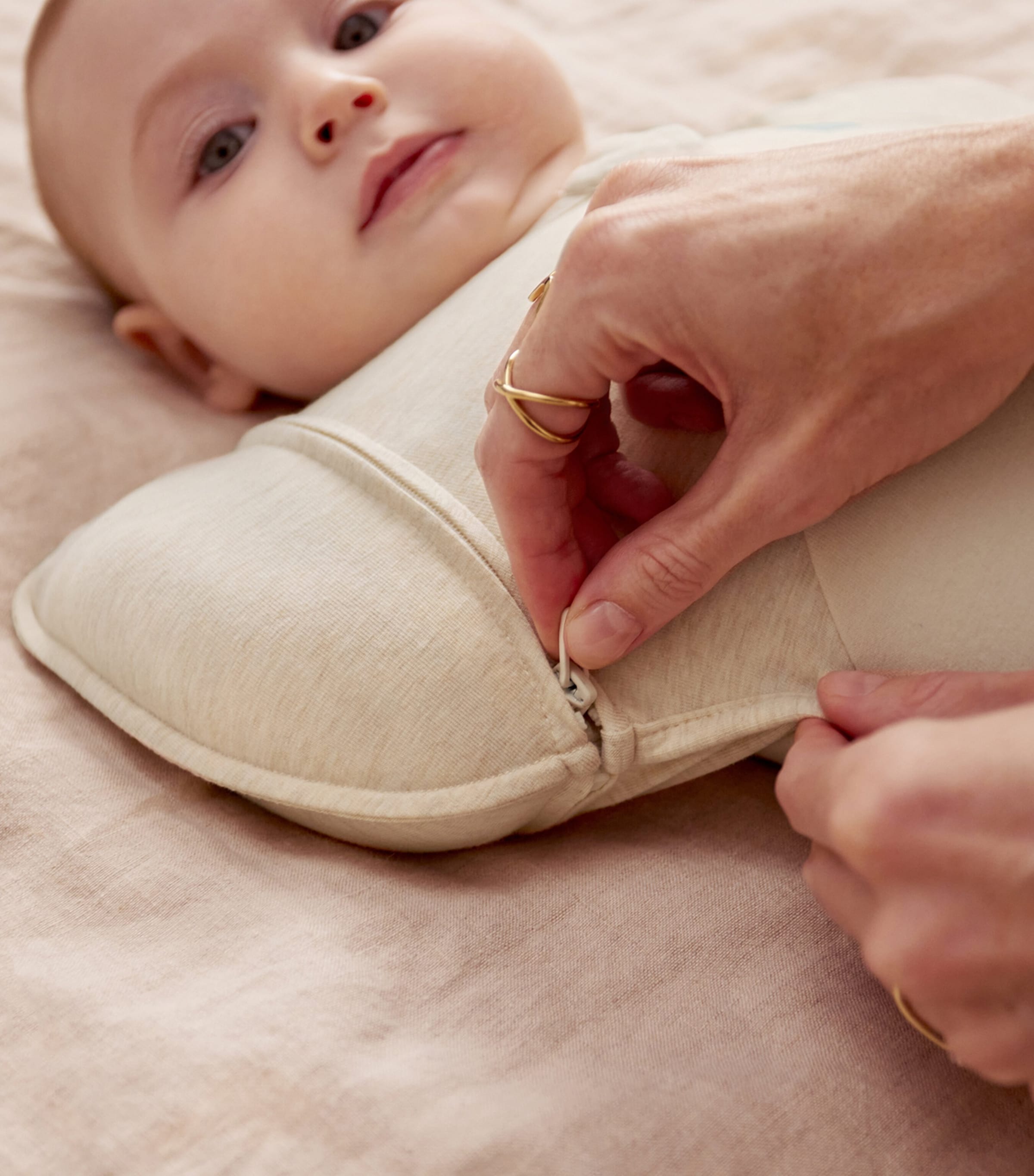 2.5 TogTwig Swaddle Transition Sleeping Bag OATMEAL Image 3