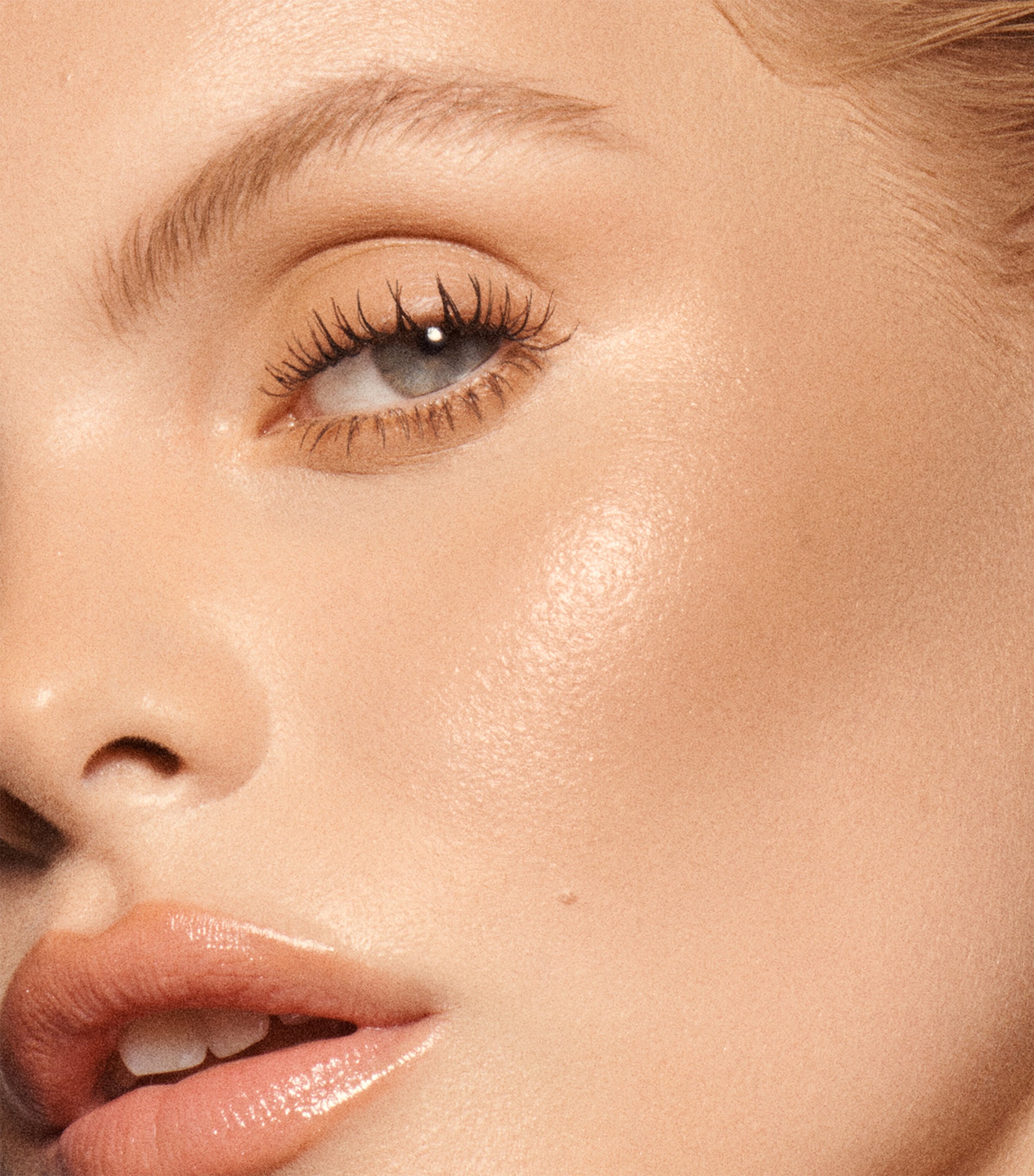 Modern Radiance Cream Bronzer LIGHT Image 2