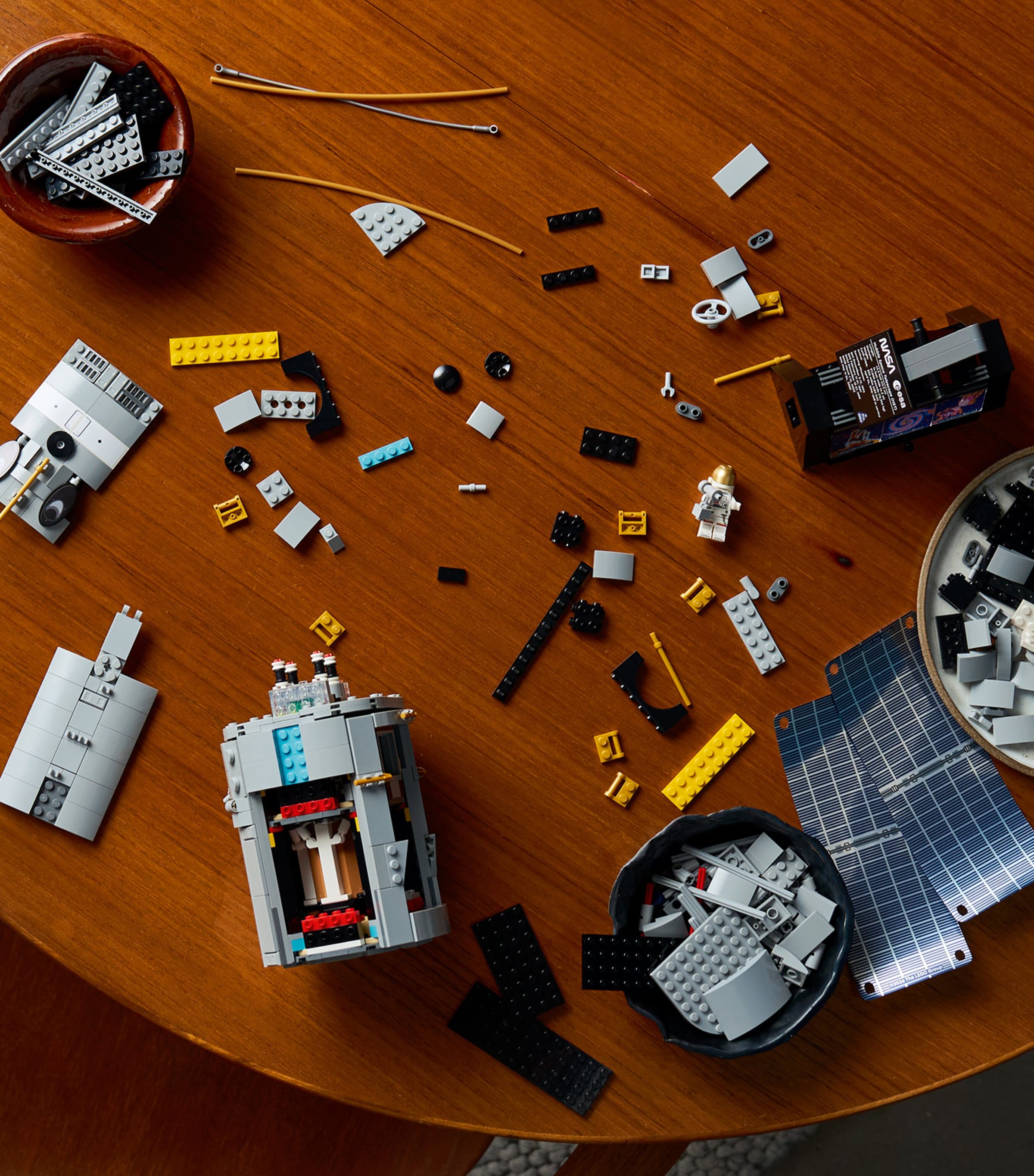 Lego LEGO Icons Hubble Space Telescope 11382 Image 3
