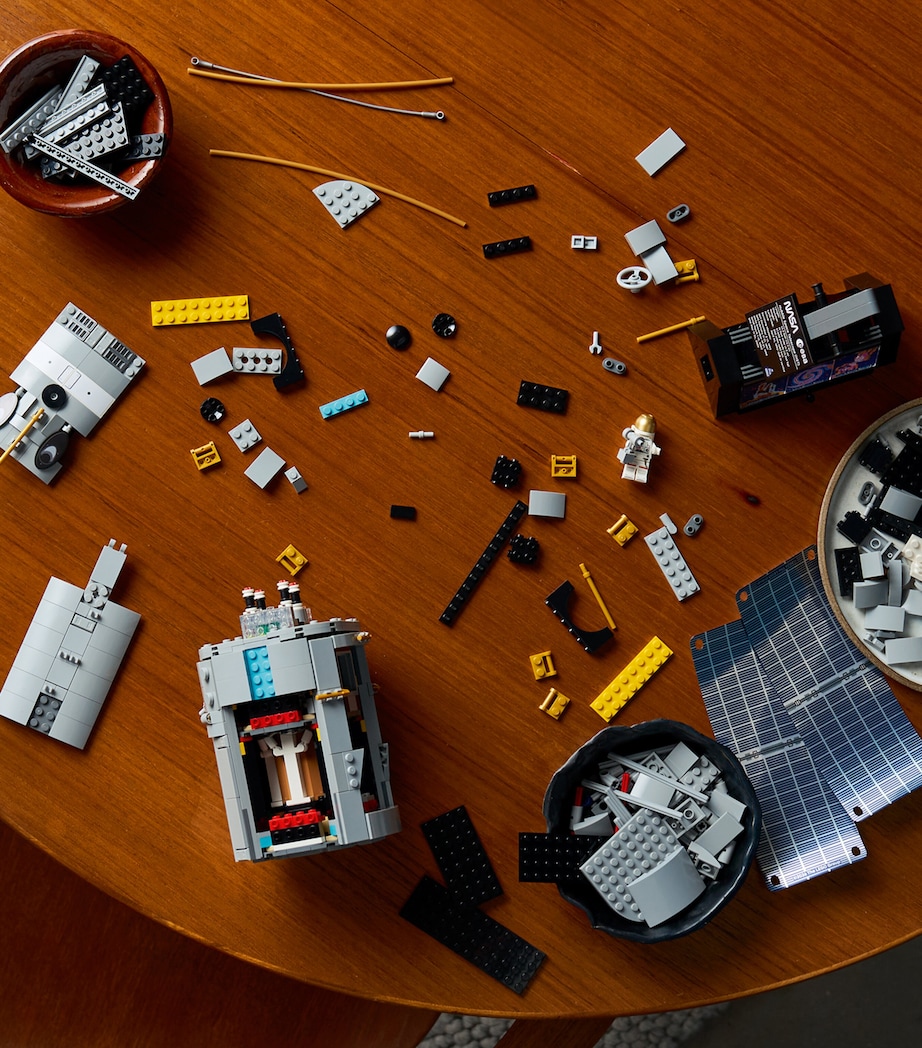 Lego LEGO Icons Hubble Space Telescope 11382 Image 3