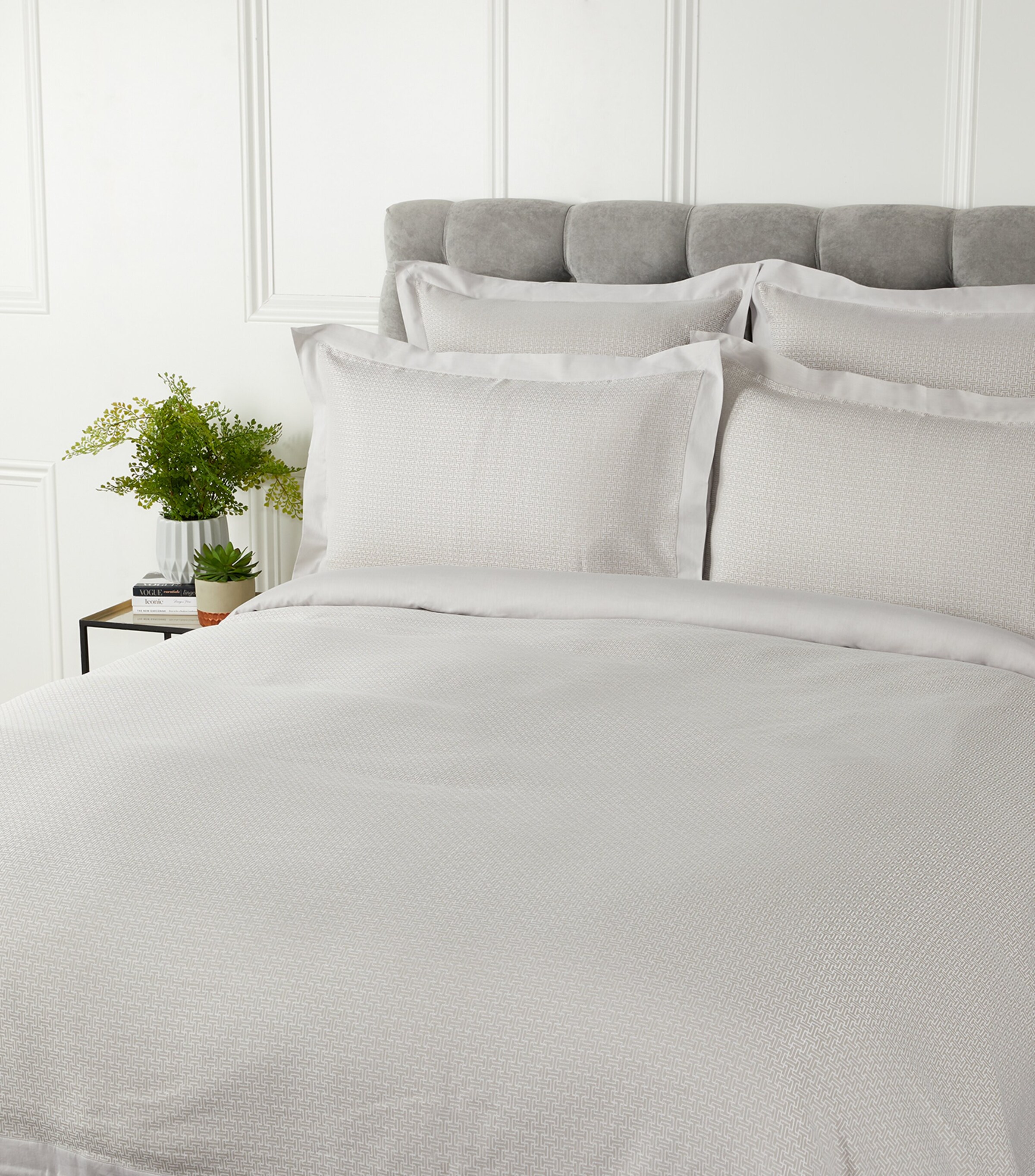 Celso De Lemos Avalon Super King Duvet Cover (260cm x 220cm) Glacier Image 2