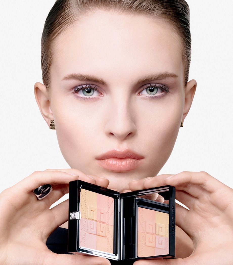 Givenchy Prisme Libre 4-Colour Pressed Powder Image 4