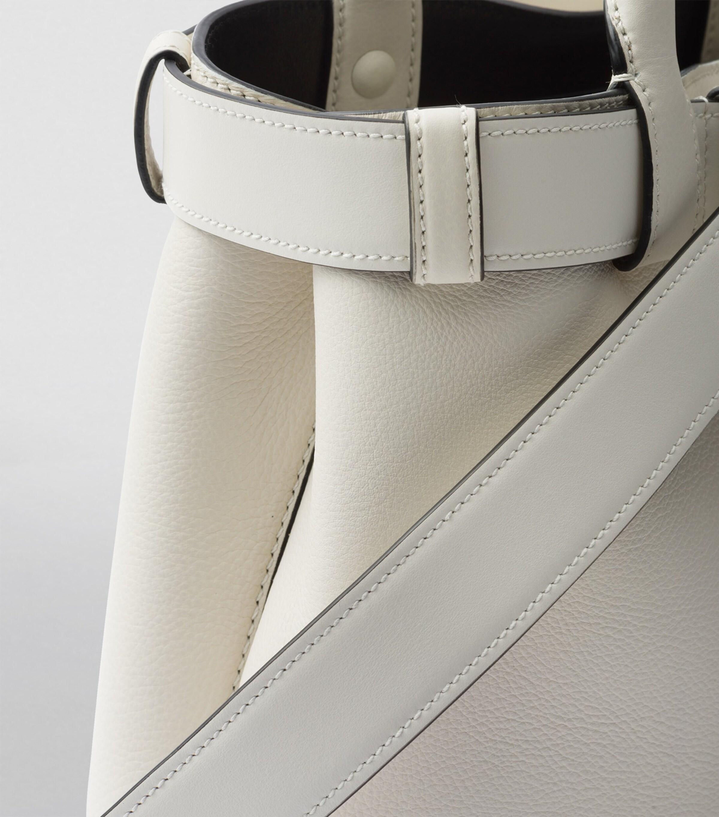 Medium Leather Buckle Tote Bag F0G3Z Image 7