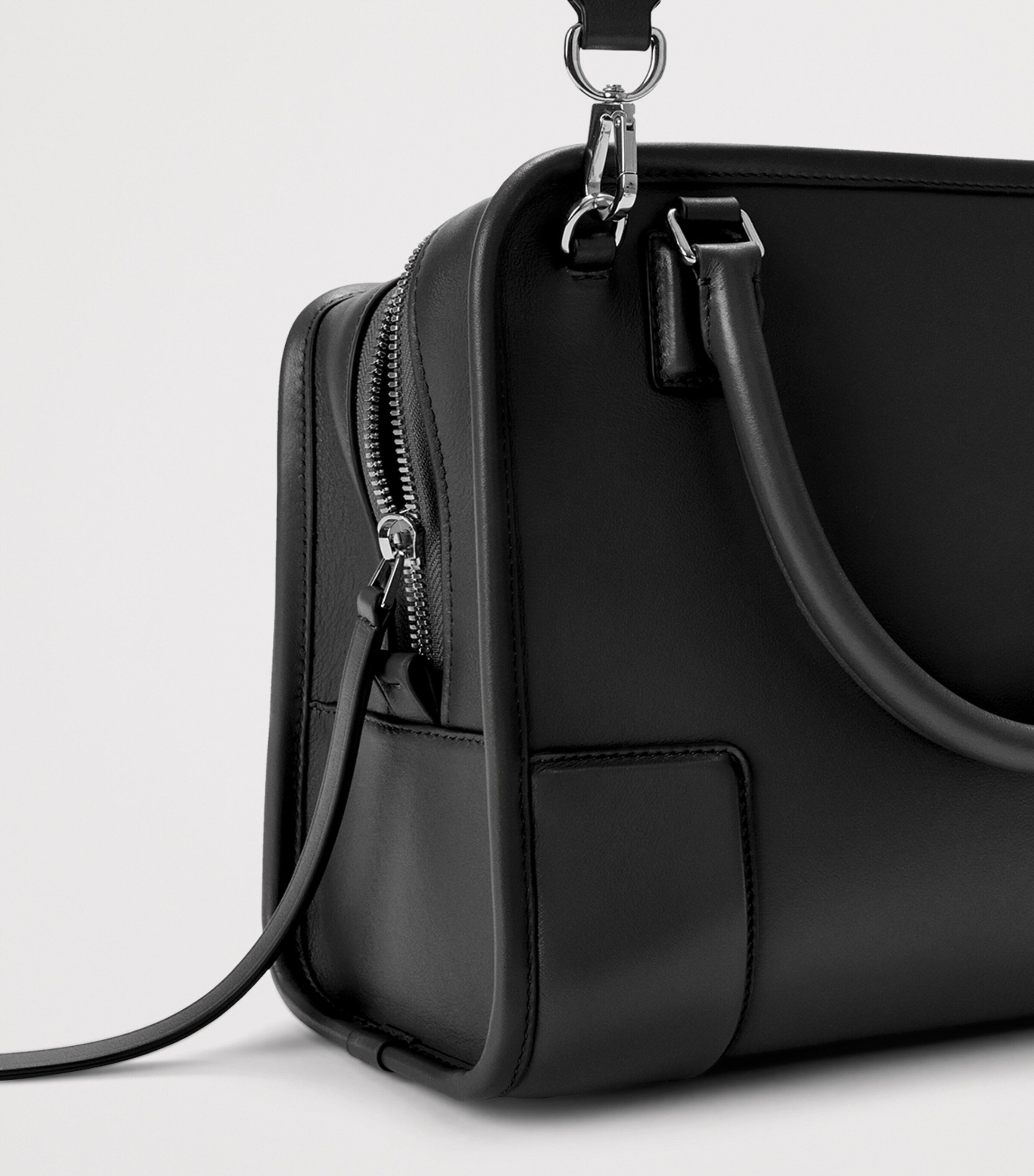 LOEWE Womens Medium Leather Amazona 180 Top-Handle Bag Black Image 13