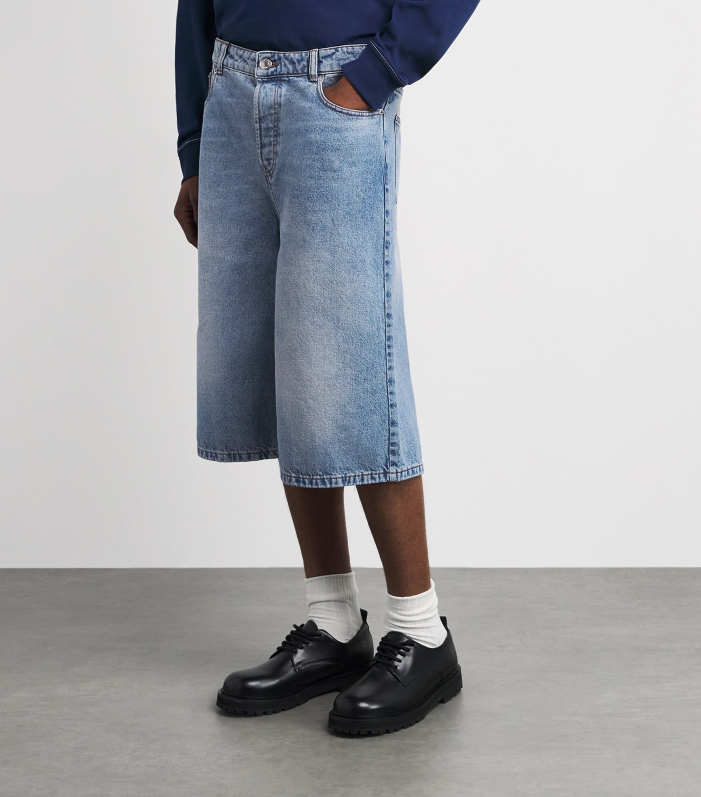 AMI Paris Mens Oversized Bermuda Jean Shorts Bleu Used Image 4