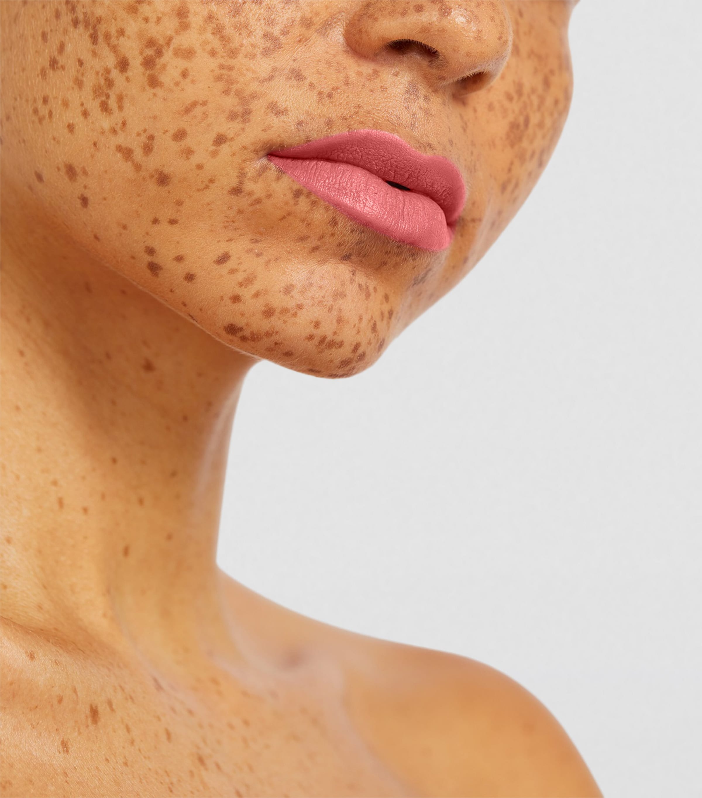 Powder Kiss Lipstick SHEER OUTRAGE Image 4