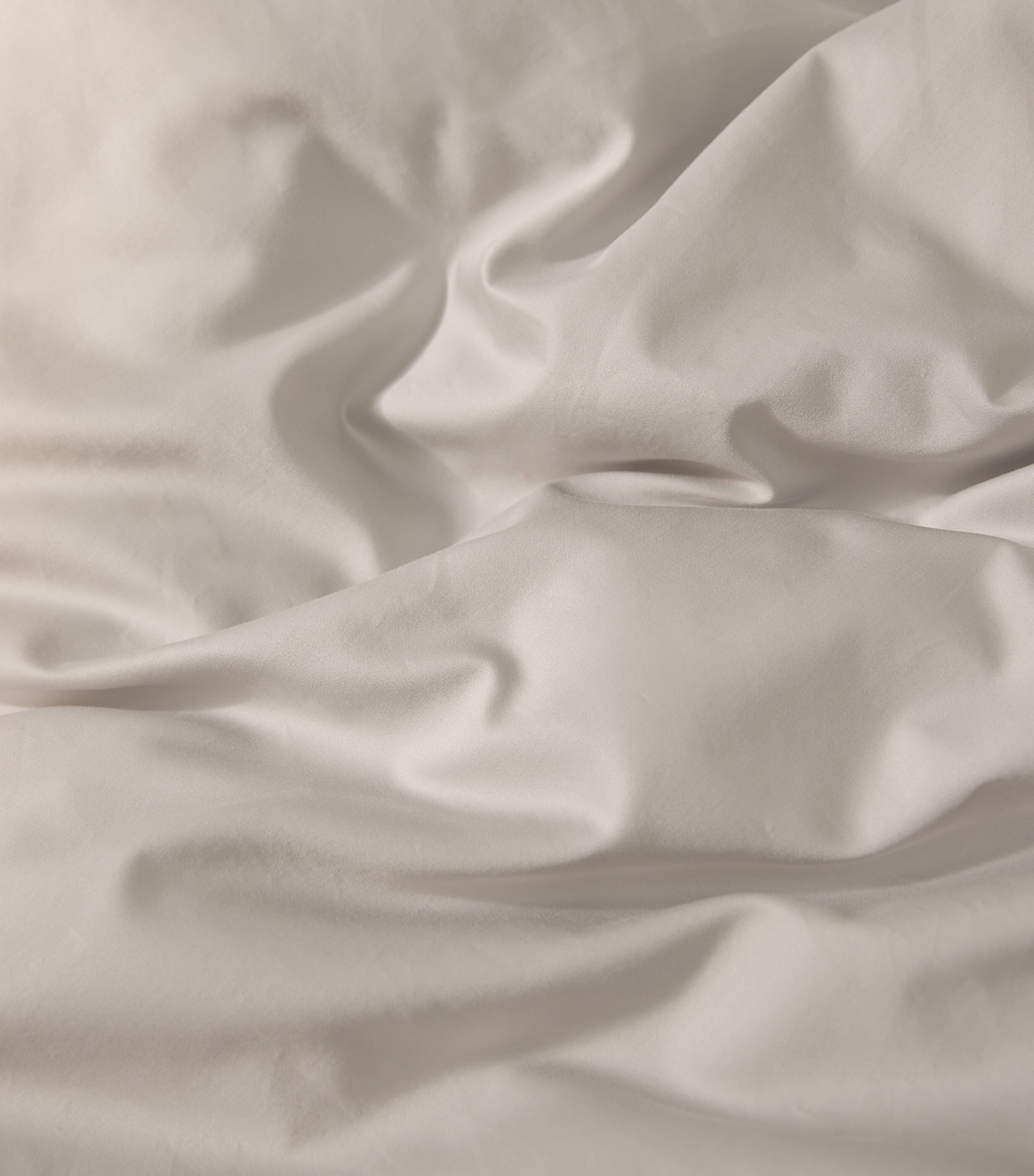 Brompton II Emperor Fitted Sheet (215cm x 215cm) LIGHT GREY Image 8