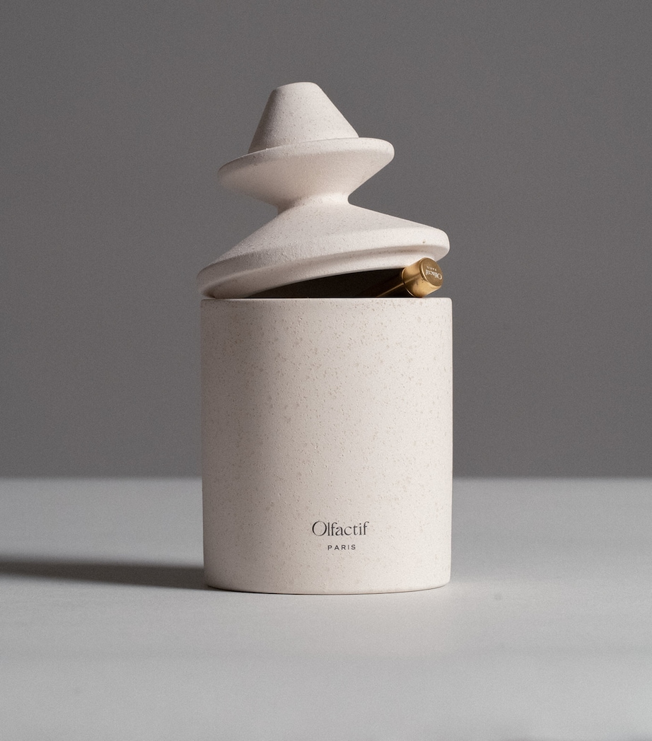 Olfactif Leo Amber Candle (240g) White Image 4