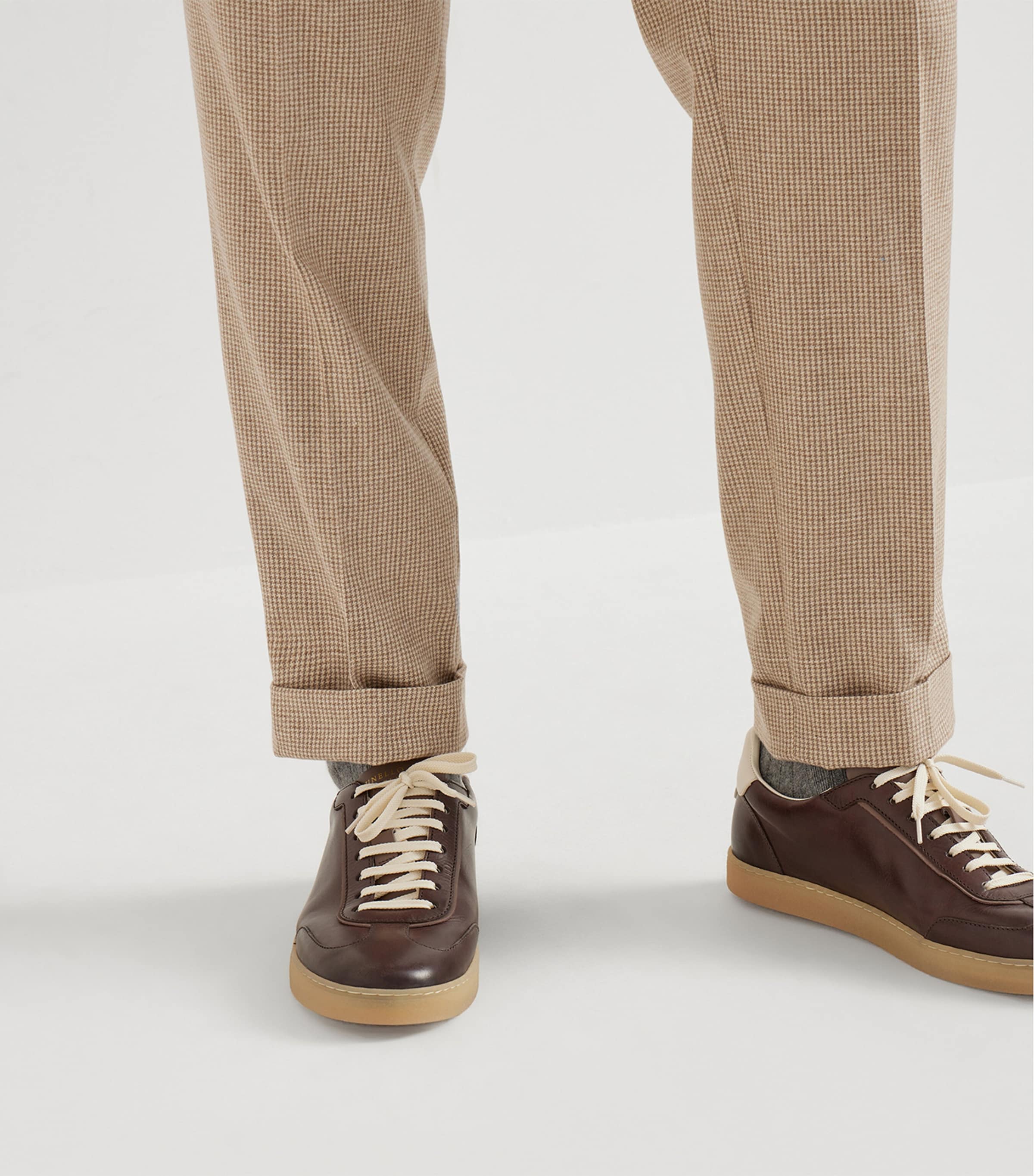 Calfskin Low-Top Sneakers CZF33 Image 2