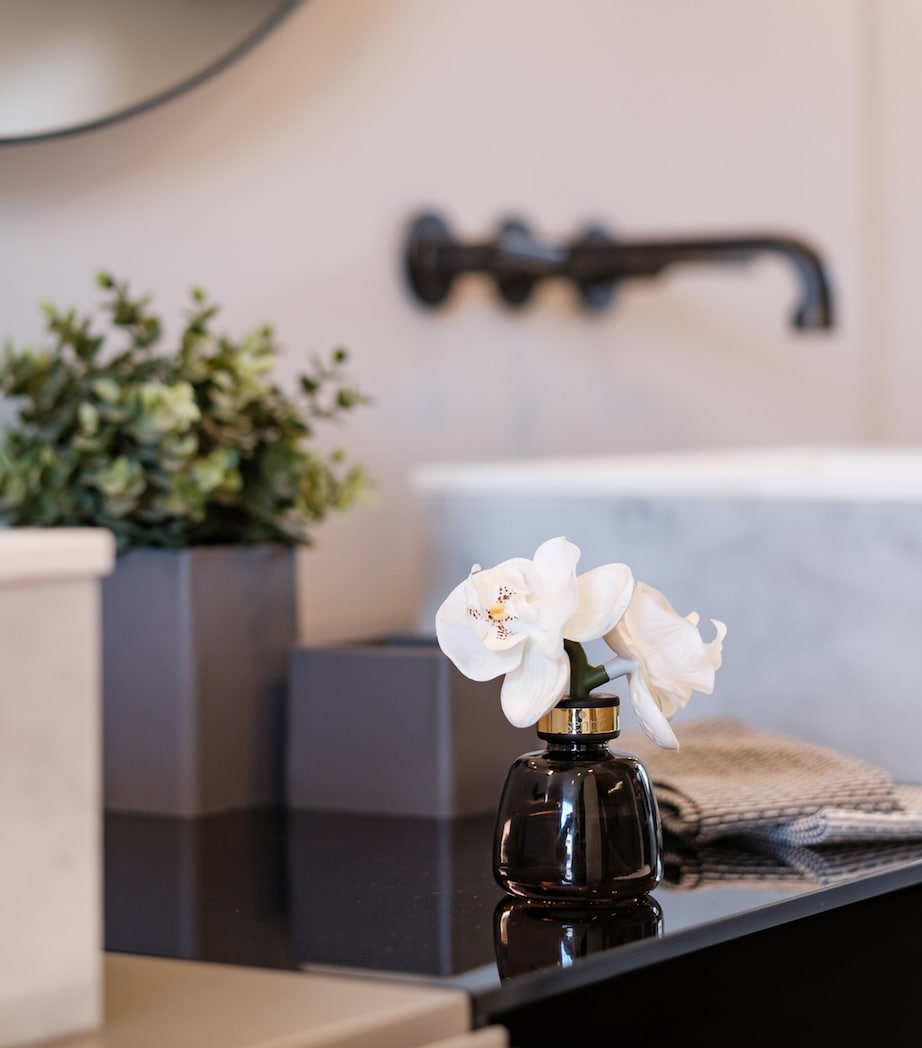 The Little Orchid Jasmine and Geranium Diffuser (100ml) BRONZE Image 6