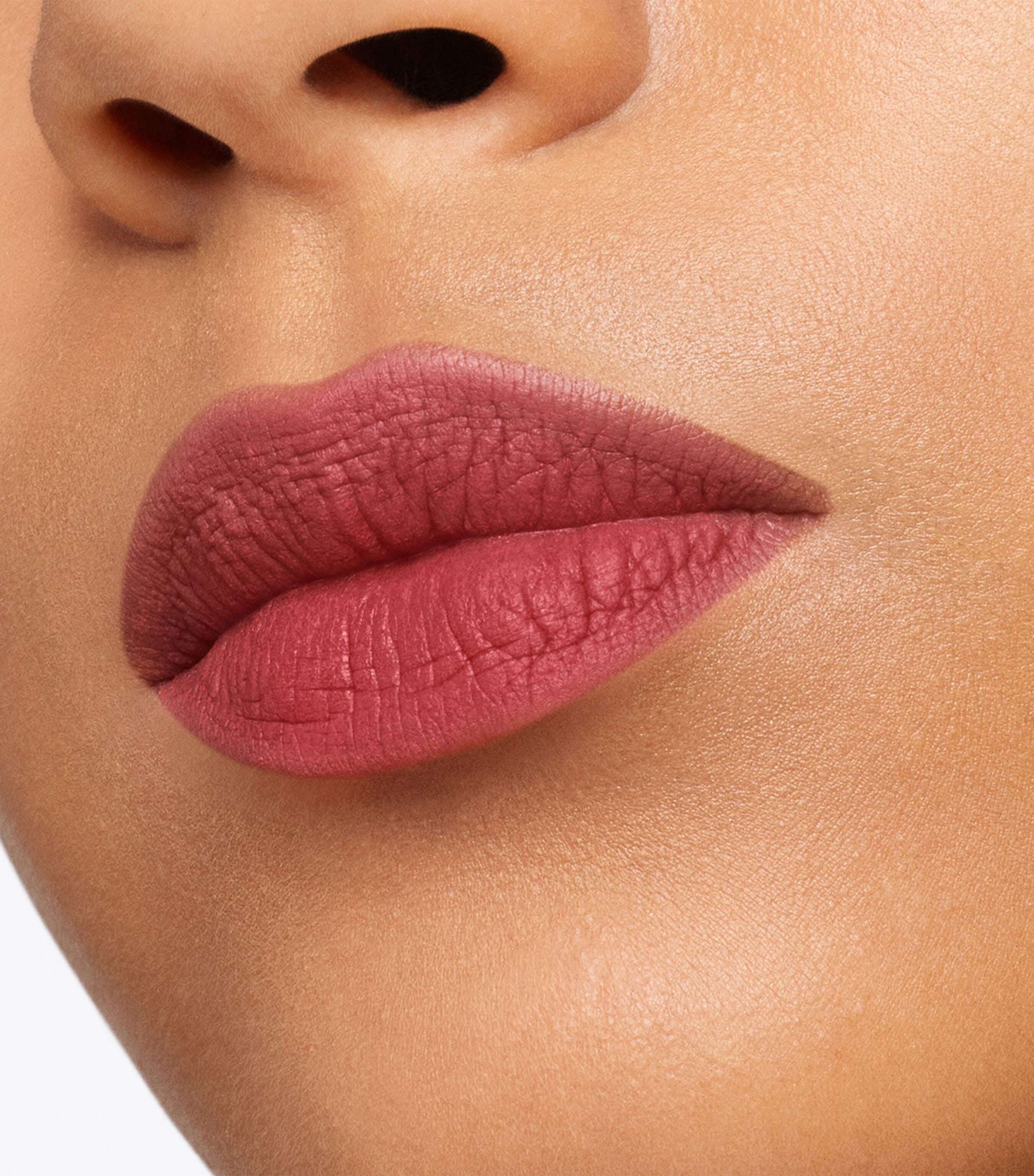 TOM FORD Liquid Lip Luxe Matte Scarlet Stiletto Image 3