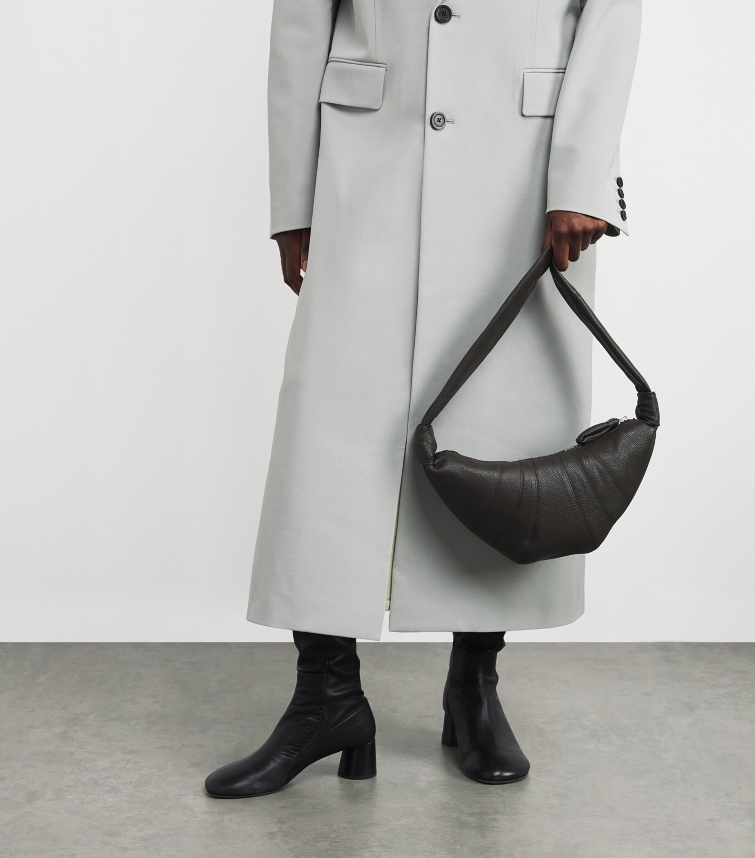 Lemaire Small Pebbled Leather Croissant Bag Marecage Image 5