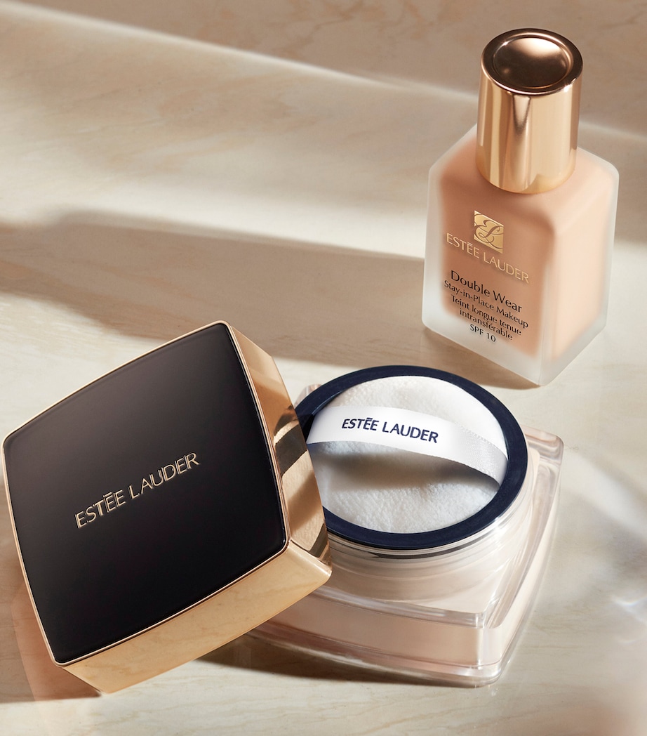 Double Wear Sheer Flattery Loose Powder LIGHT MEDIUM Image 4