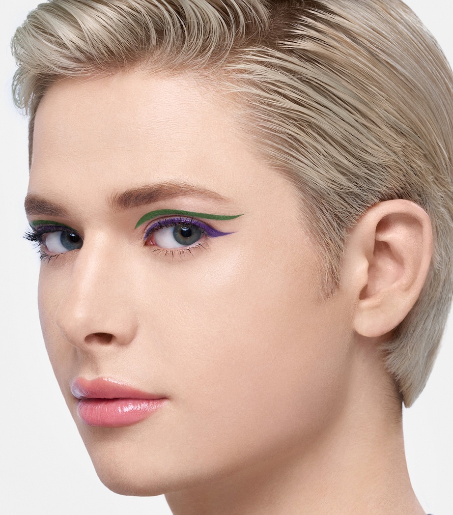 That’s My Line! 24H Lasting Waterproof Eyeliner 01 POV Image 3