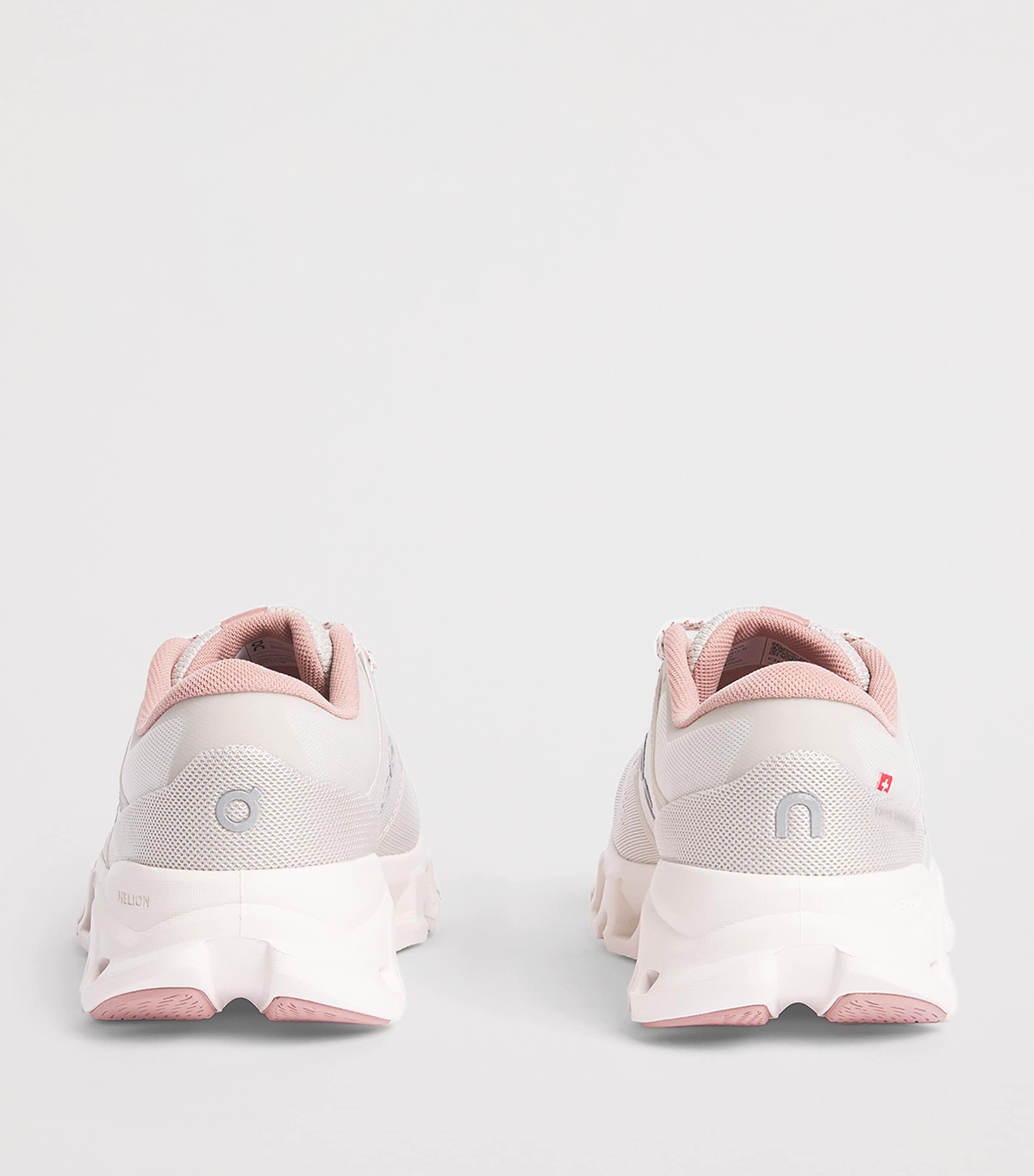 On Womens Cloud X 5 Trainers Pearl | Oyster Image 3