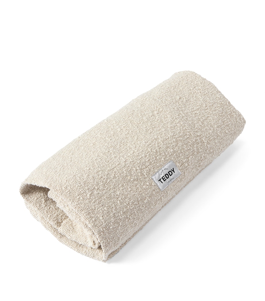 Large Bouclé Dog Bed Cover WHITE Image 1