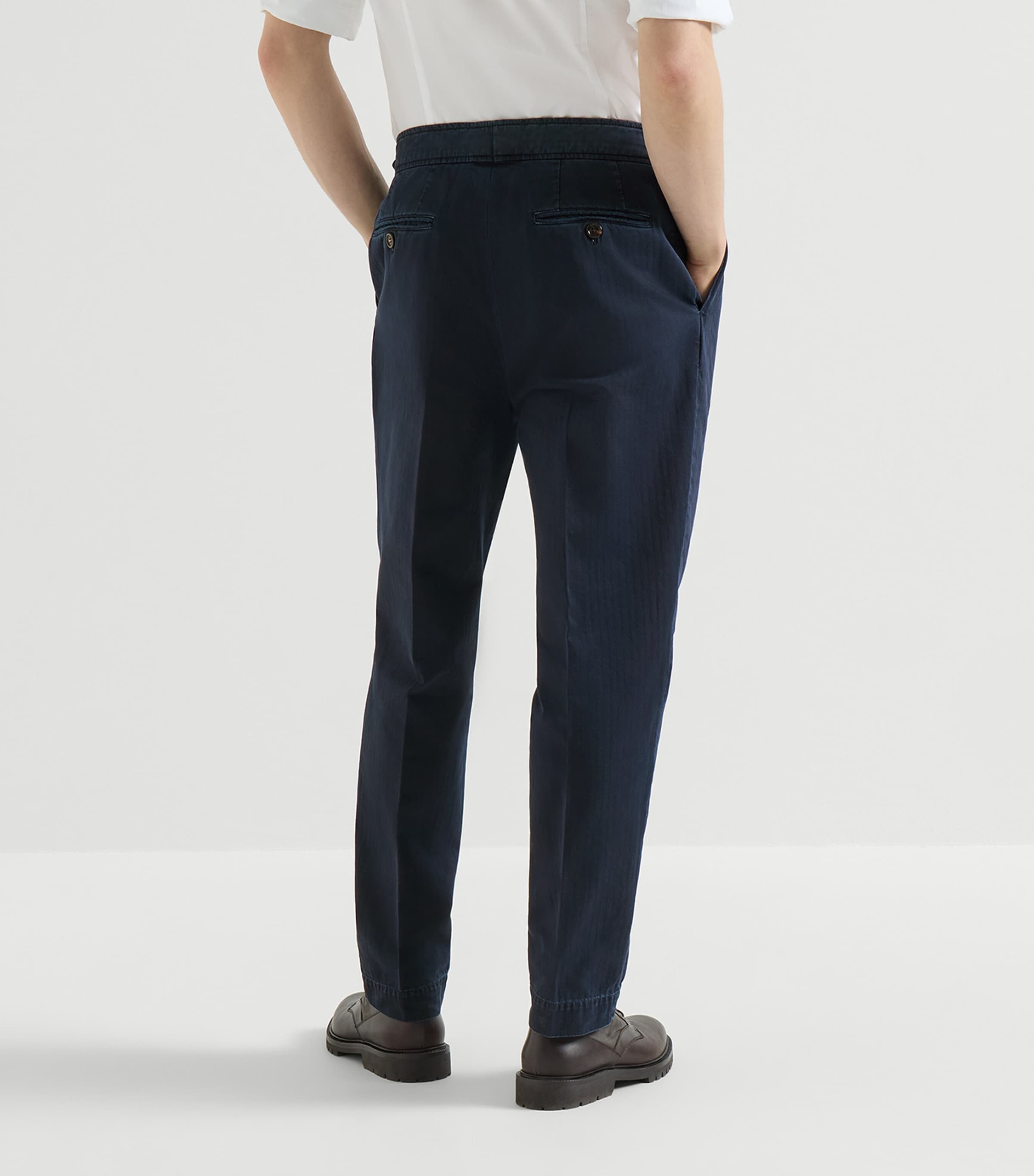 Brunello Cucinelli Mens Cotton Chevron Double-Pleated Trousers Image 5