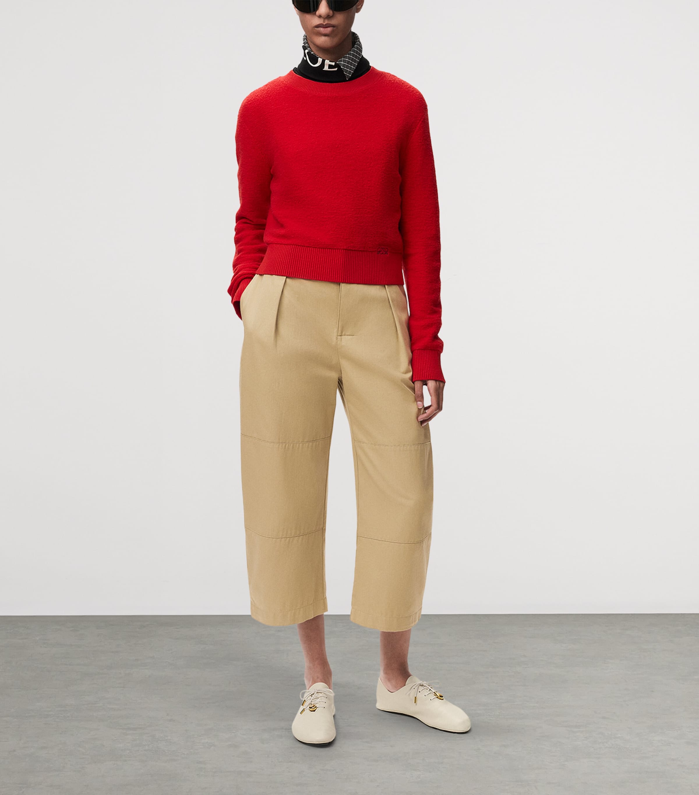 LOEWE Womens Cotton Utility Cropped Trousers Beige Image 2