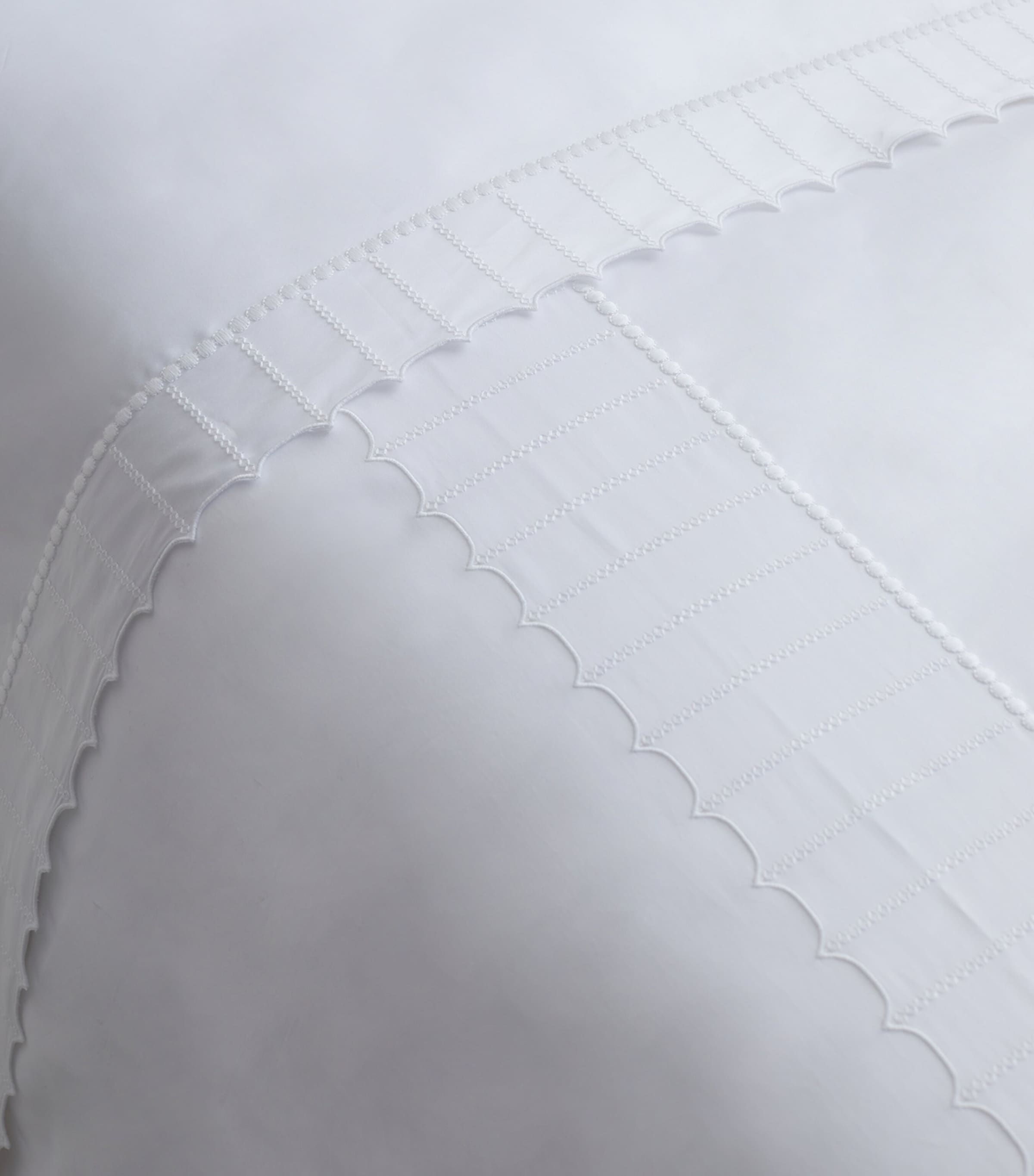 Loretta Caponi Dots Super King Flat Sheet (270cm x 300cm) White Image 2
