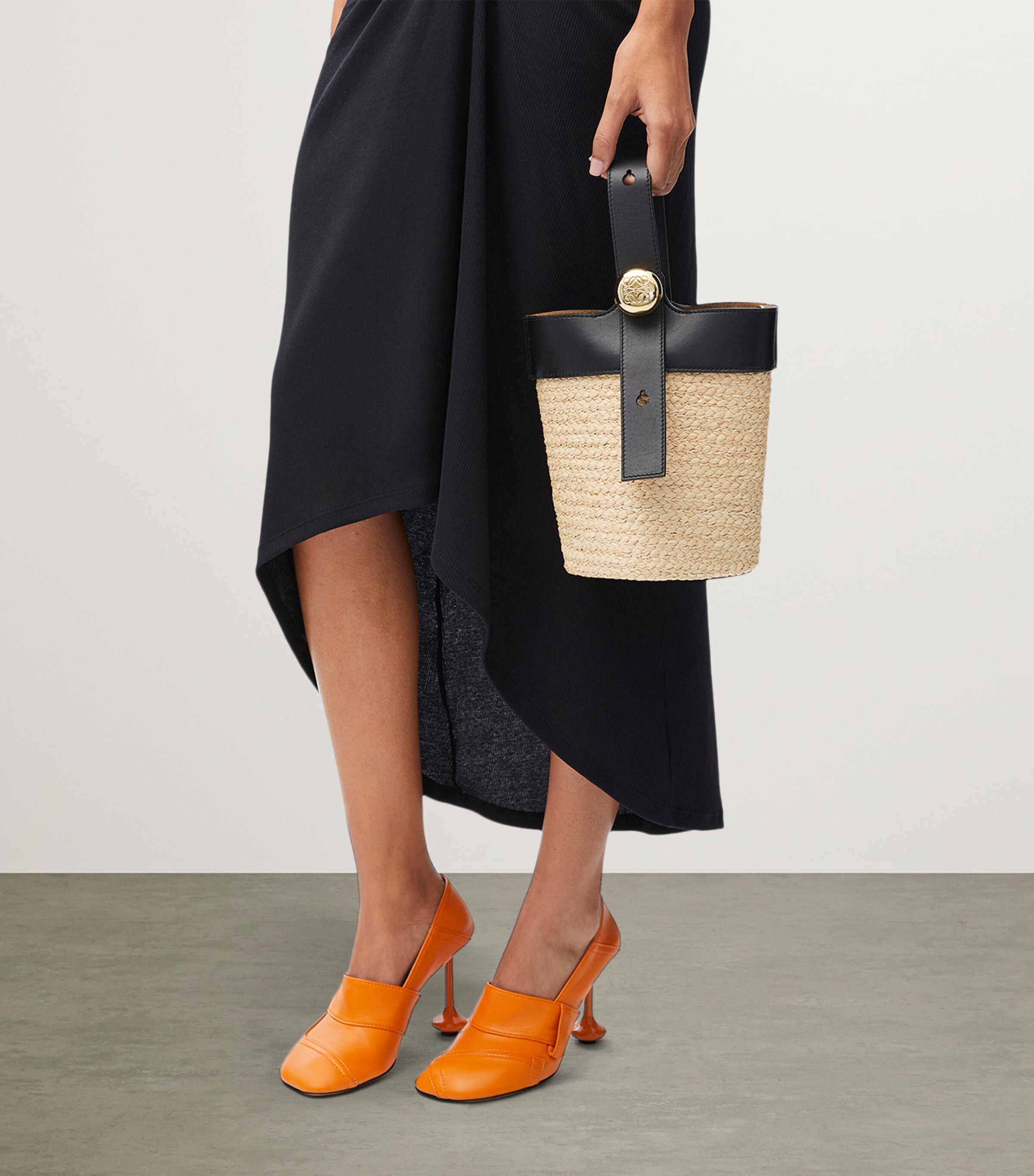 Mini Raffia Pebble Bucket Bag NATURAL/BLACK Image 8