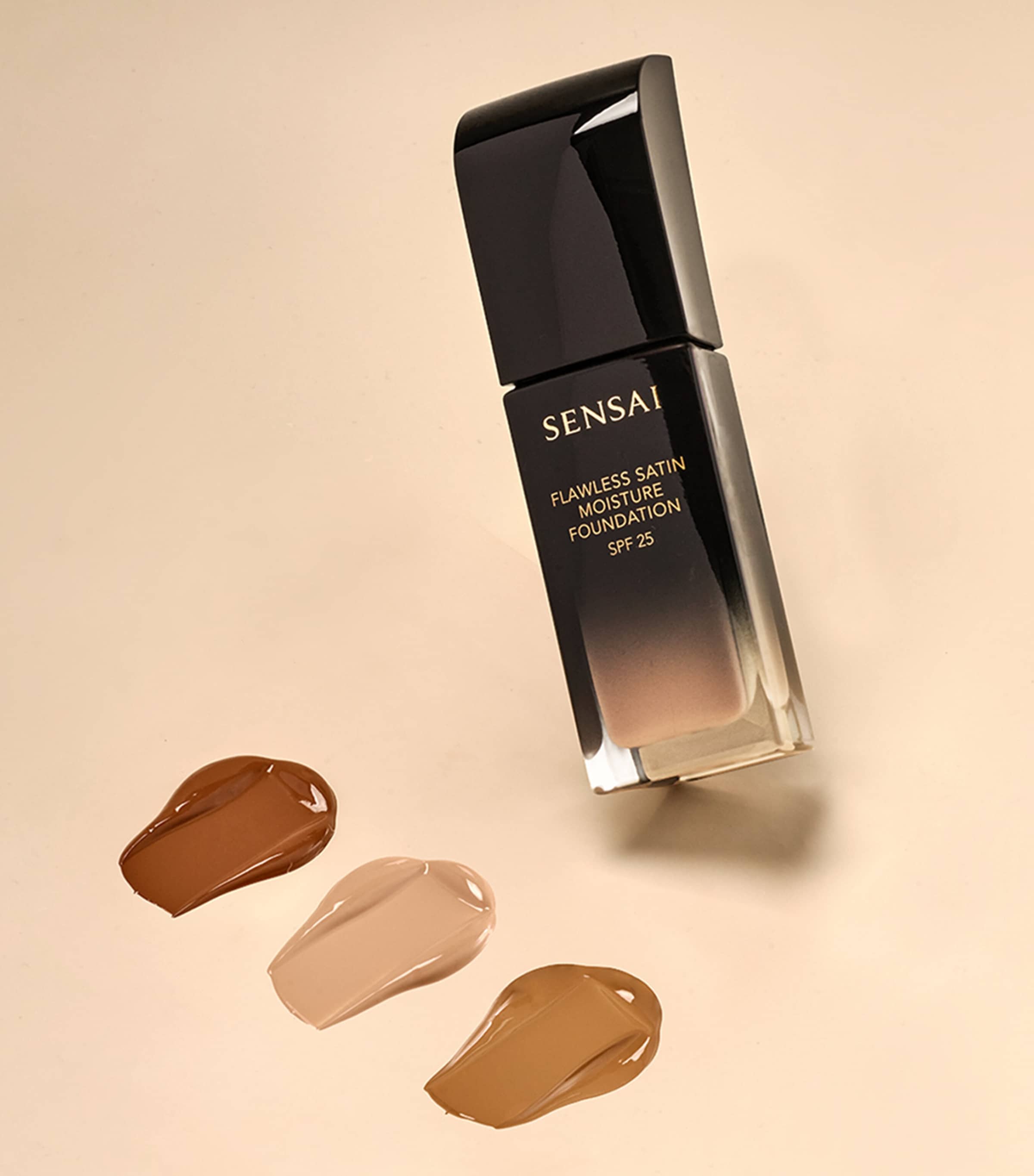 Flawless Satin Moisture Foundation SPF 25 FS102 IVORY BEIGE Image 5