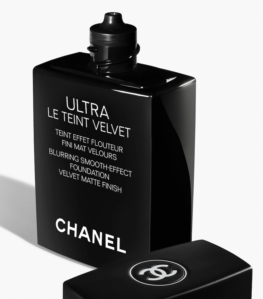 ULTRA LE TEINT VELVET Blurring Smooth-Effect Foundation BD21 Image 2