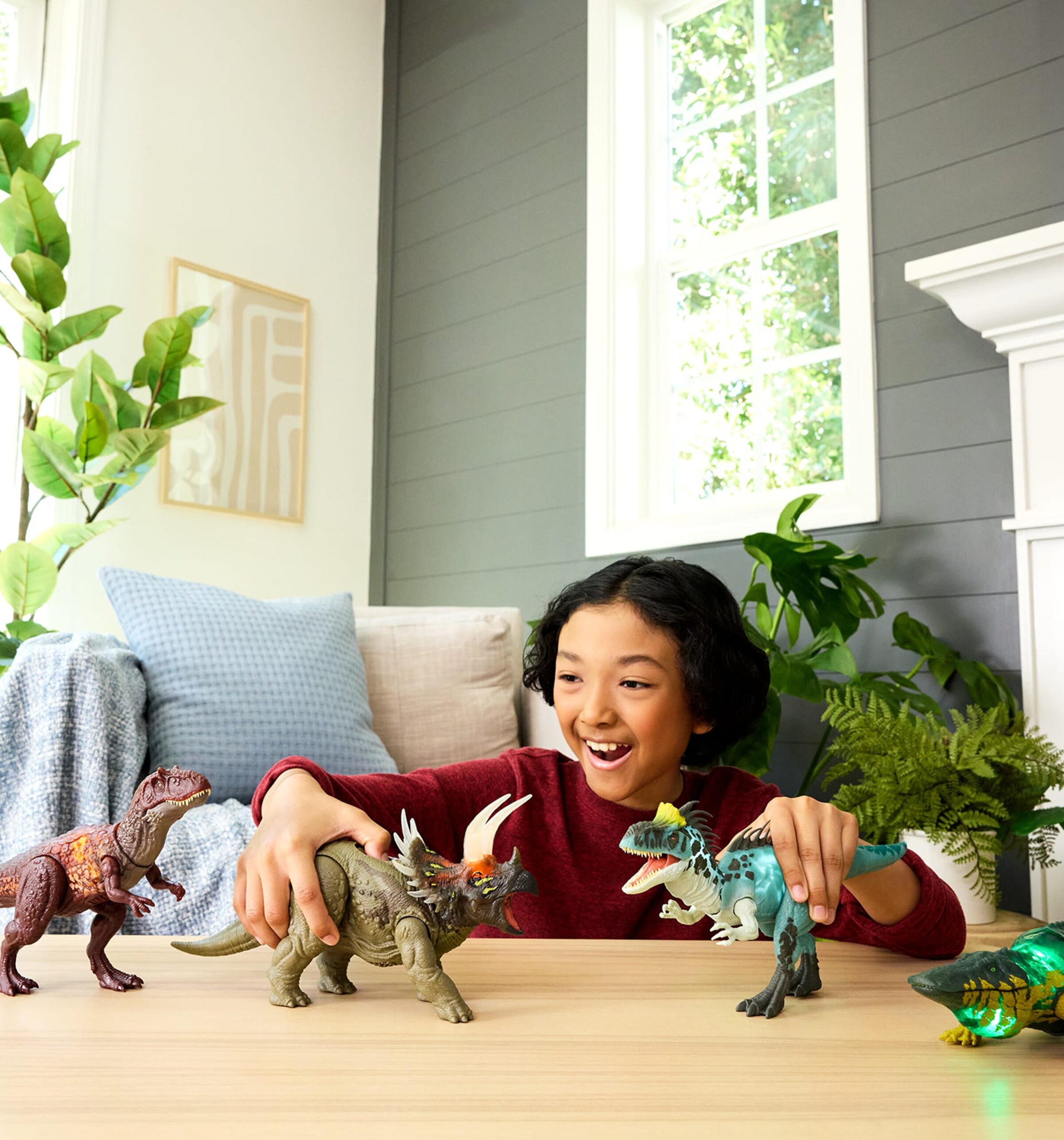 Jurassic World Jurassic World Wild Roar Triceratops Action Figure Image 3