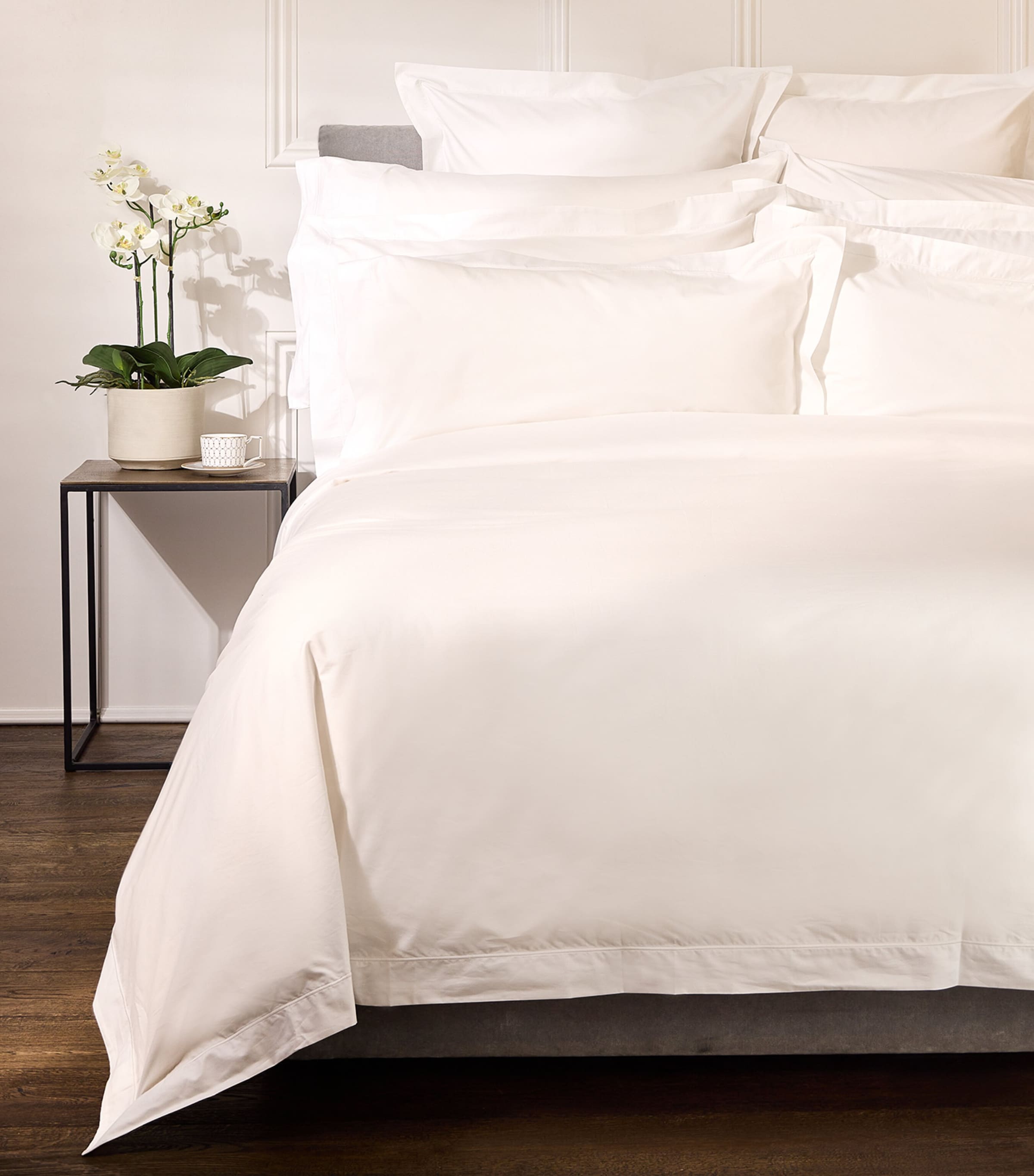 Harrods Of London Chester King Fitted Sheet In White