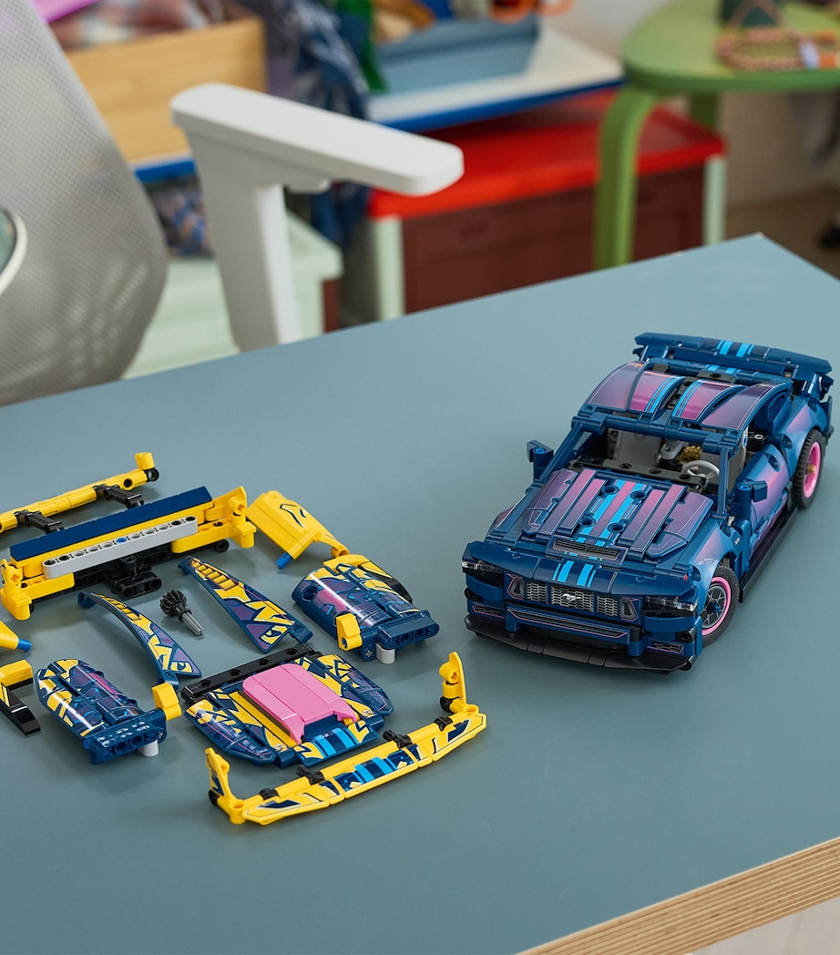 Lego Custom Garage Ford Mustang GT Car 42236 Image 5