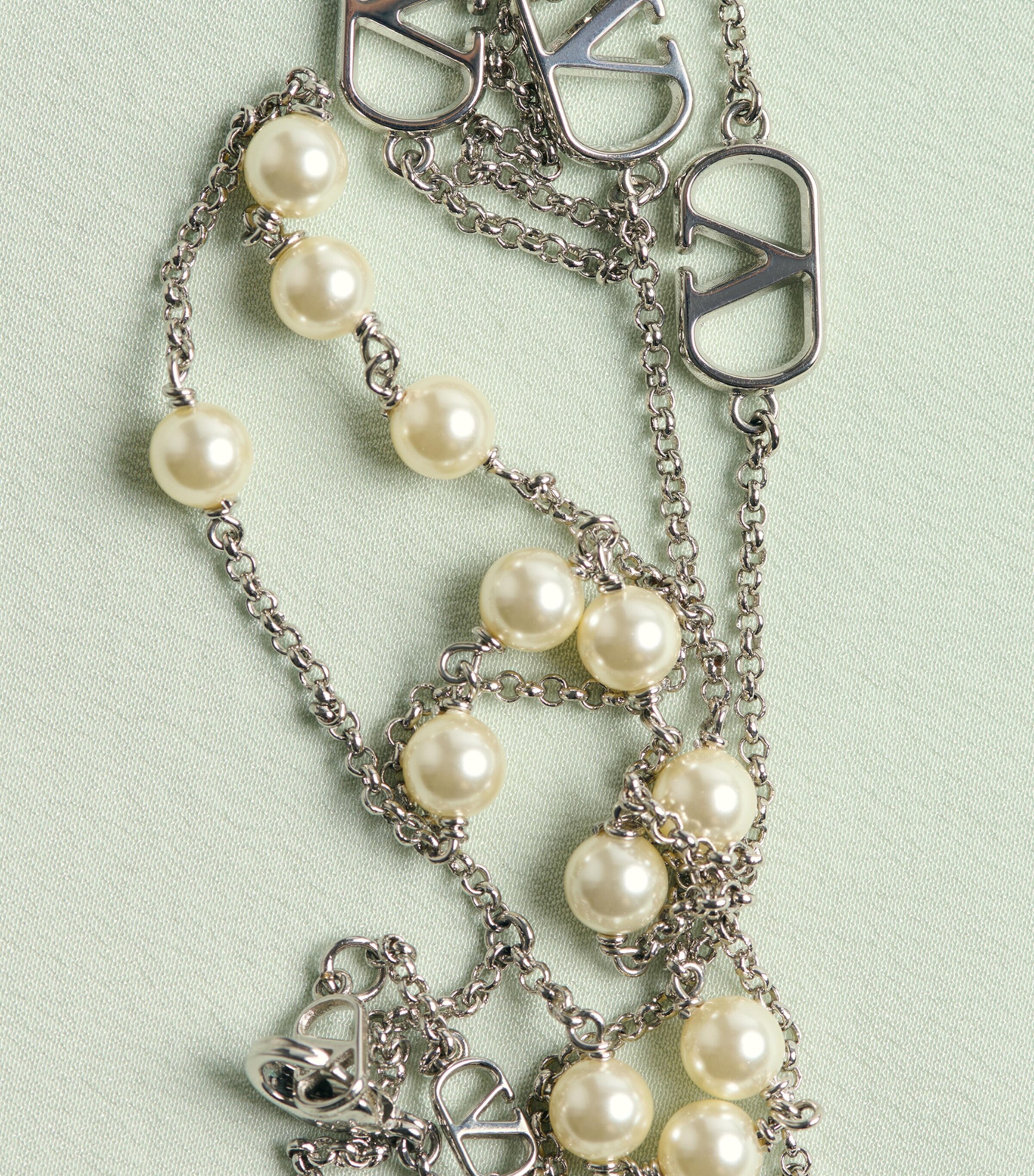Double-Layered VLOGO Pearl Necklace 6RU Image 4