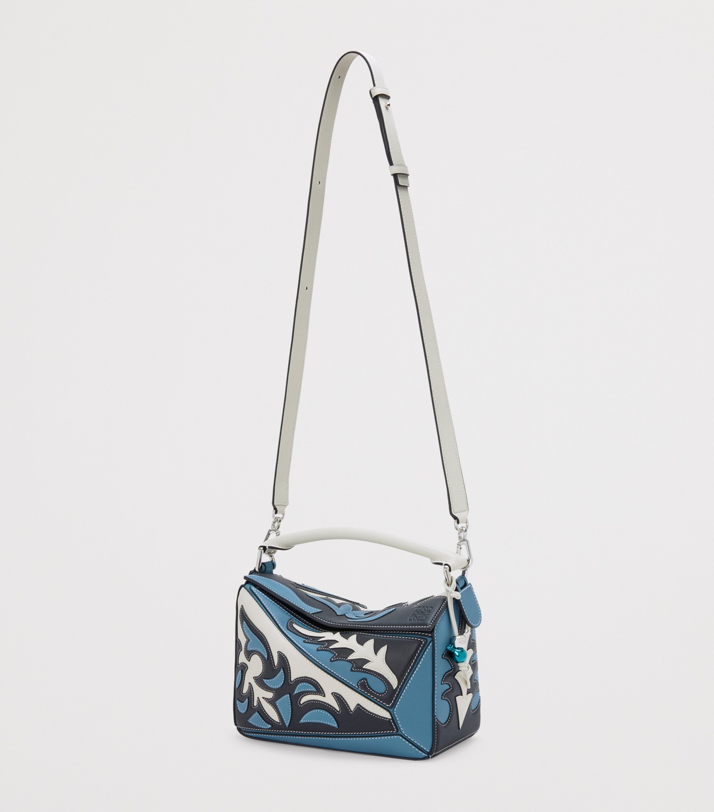 【直営】LOEWE クラシック パズル10カウボーイ復刻版バッグ LOEWE Puzzle 10 Re-Edition Cowboy Top-Handle Bag | Harrods HK