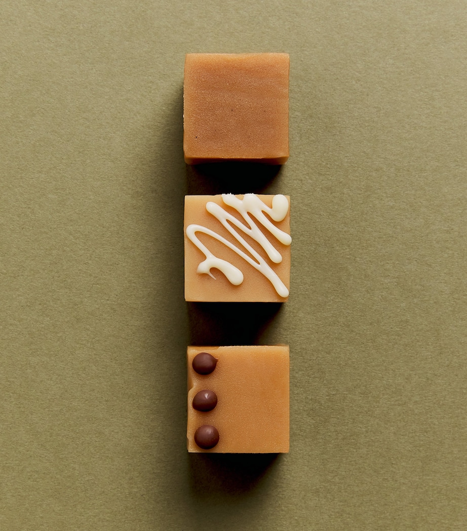 Classic Fudge Collection Box (195g) NO COLOUR Image 2