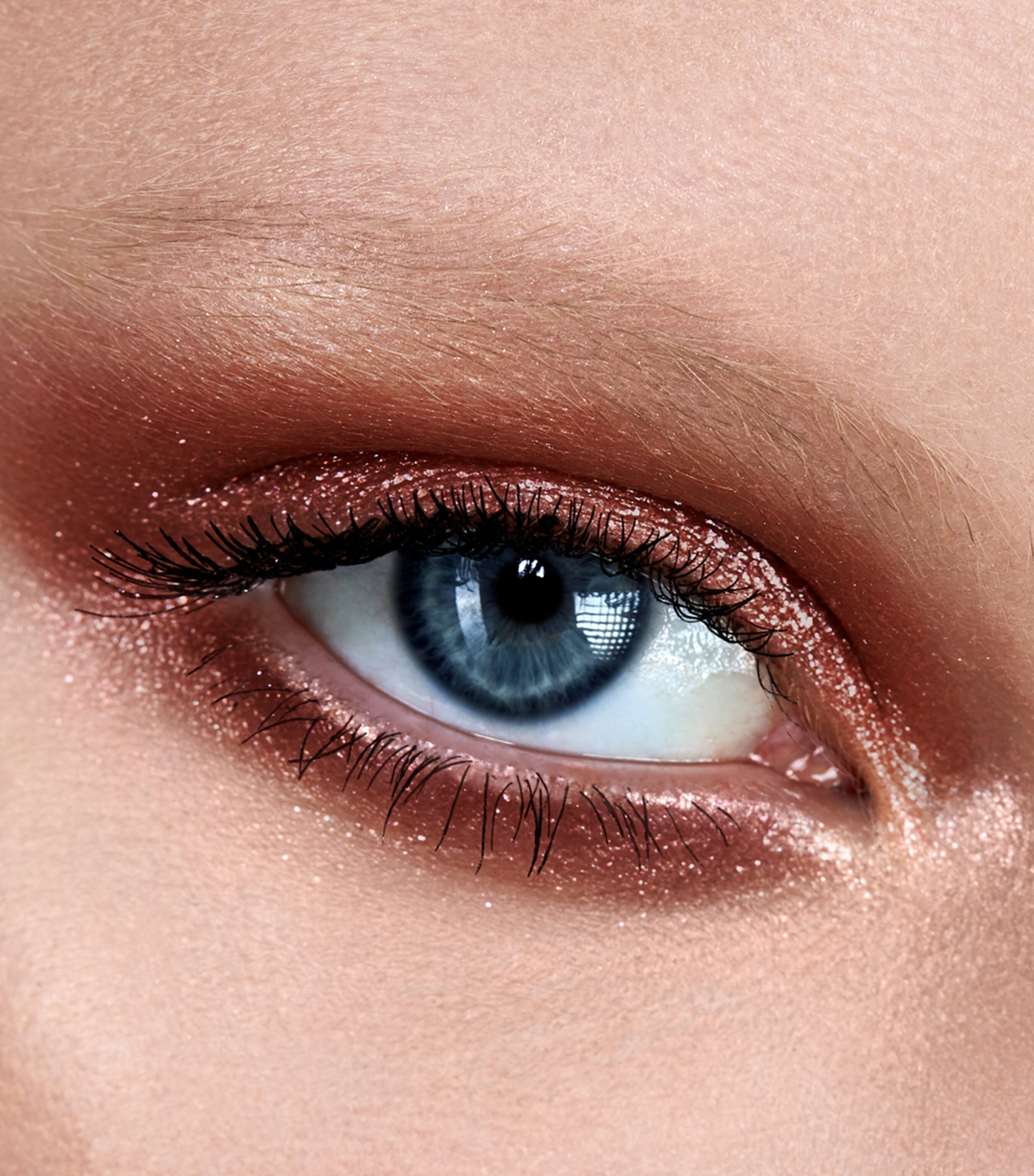 Scattered Light Eyeshadow BLAZE Image 2