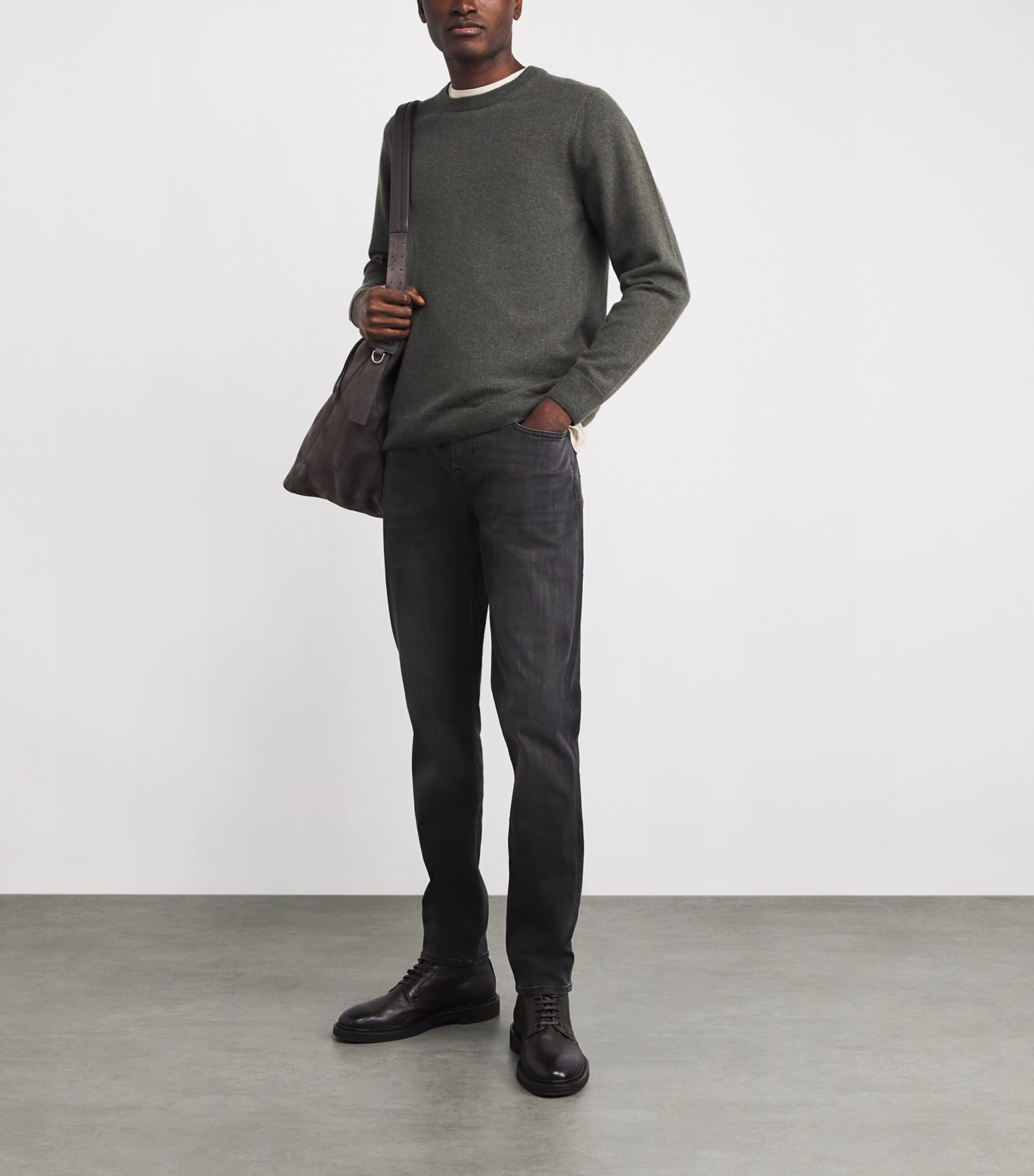 Slimmy Tapered Luxe Performance Jeans WASHED BLACK Image 2