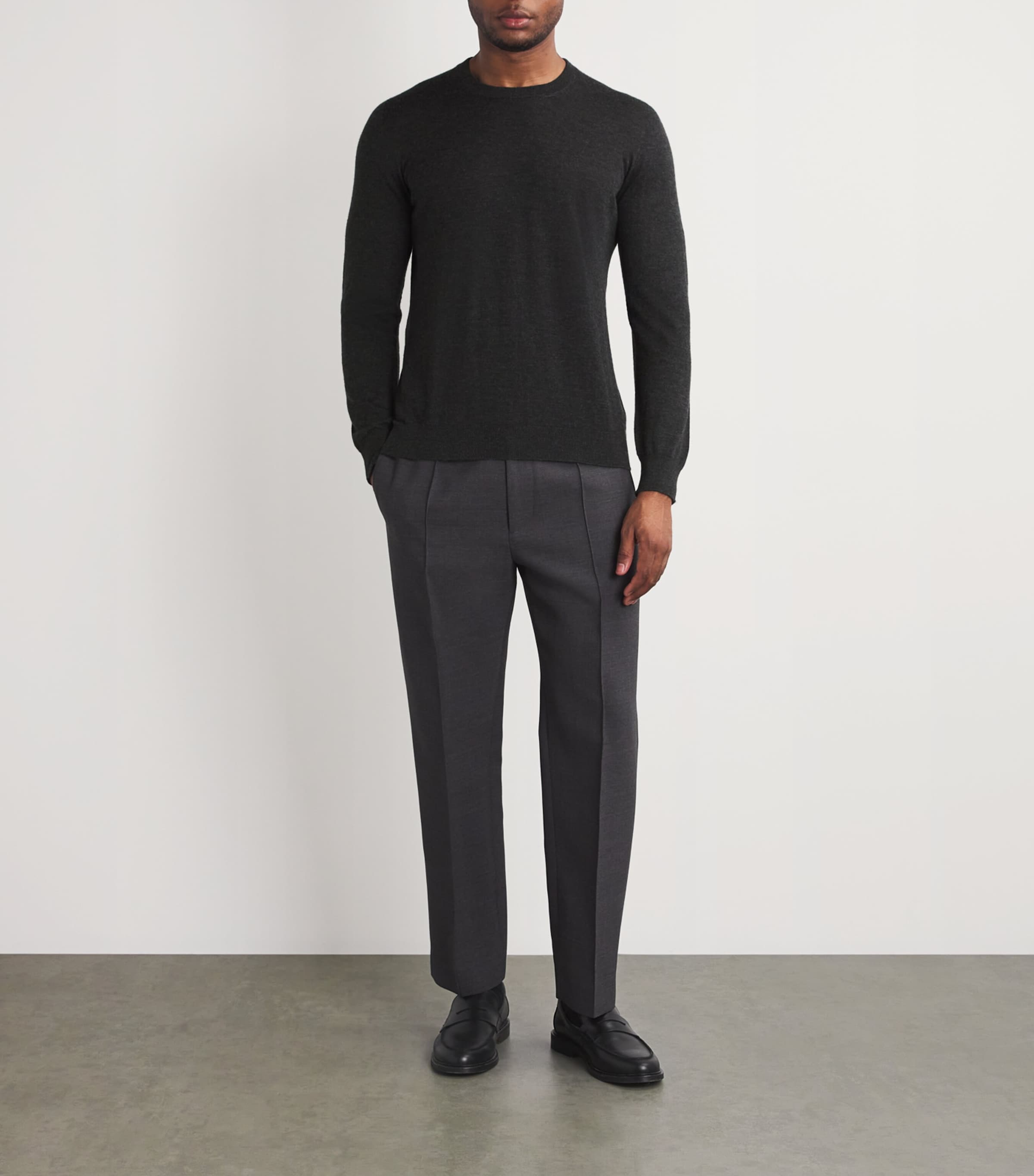 Johnstons Of Elgin Mens Cashmere Crew-Neck Sweater Charcoal Image 2