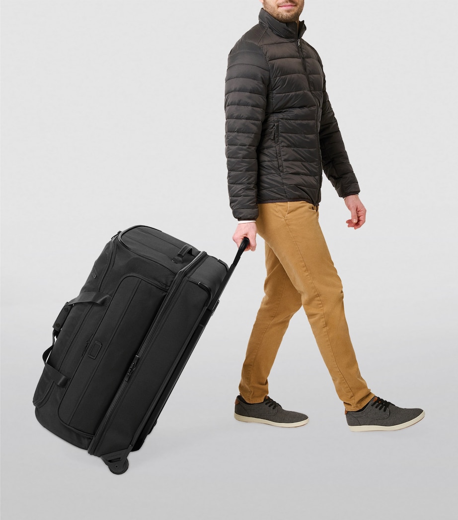 Baseline Large 2-Wheel Duffle Bag (74cm) BLACK Image 7