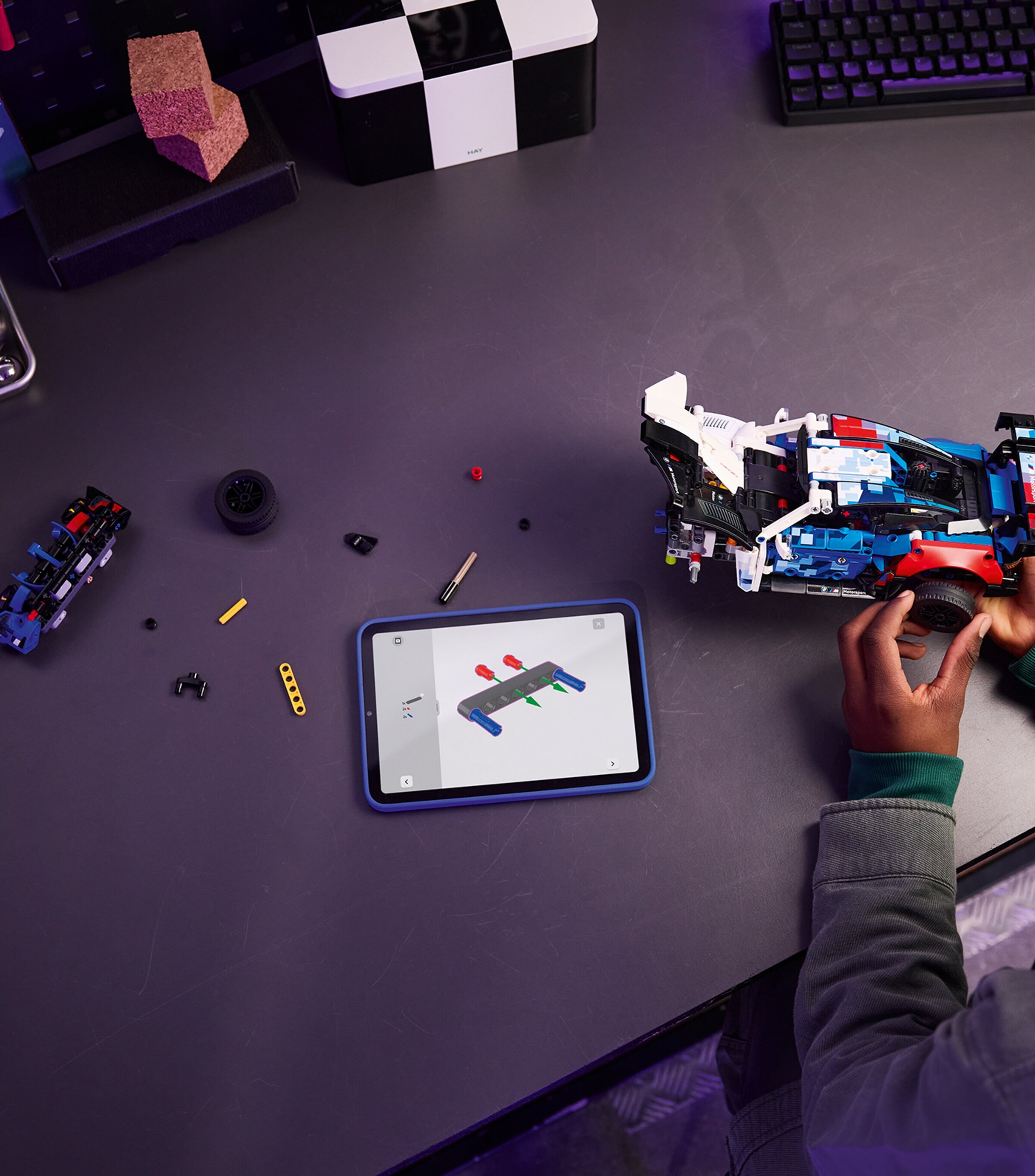 Lego LEGO Technic BMW M4 GT3 EVO Race Car 42226 Image 3