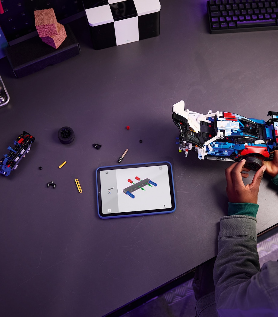 Lego LEGO Technic BMW M4 GT3 EVO Race Car 42226 Image 3