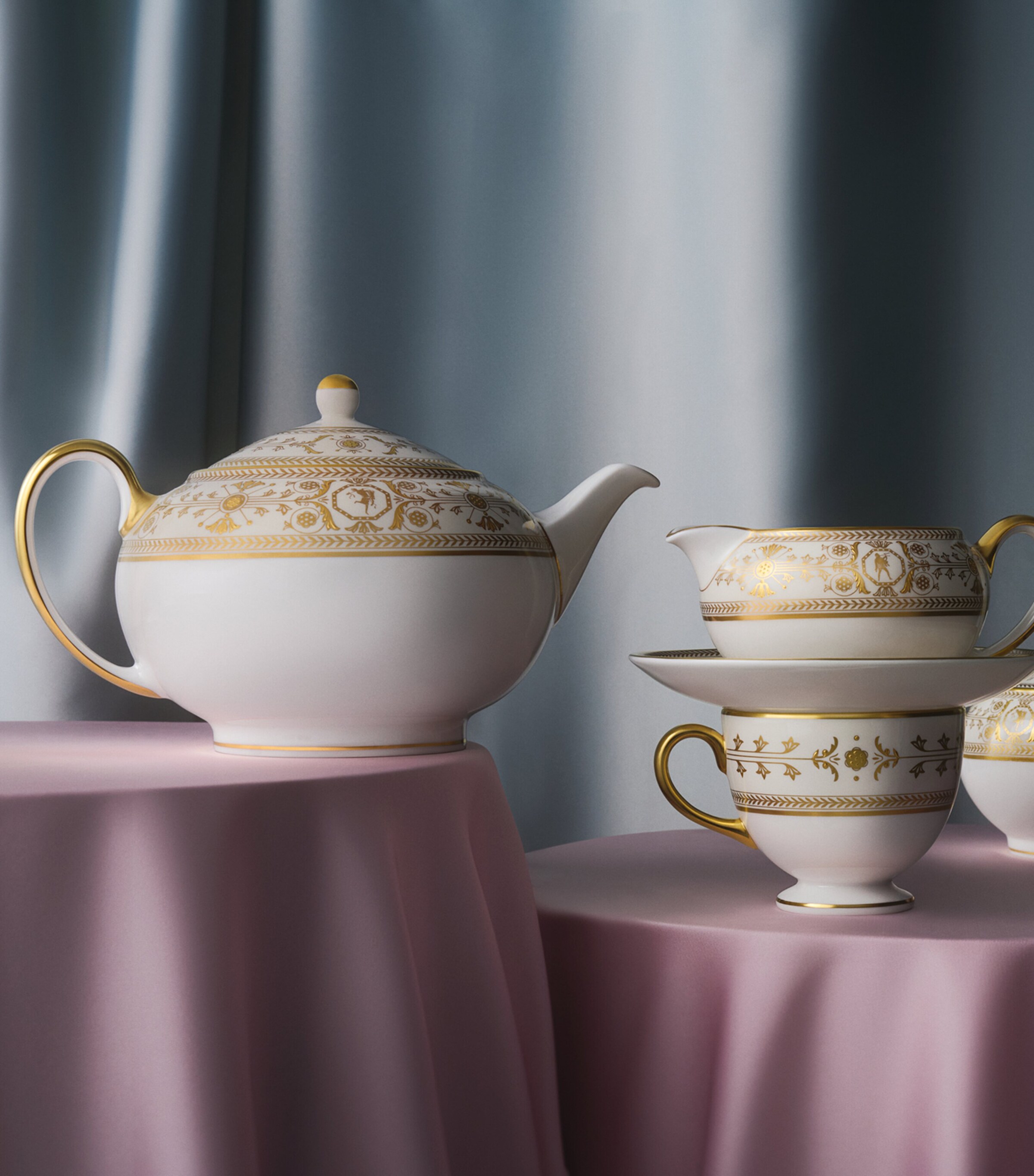 Bone China Bacchus Teapot (800ml) PINK Image 7