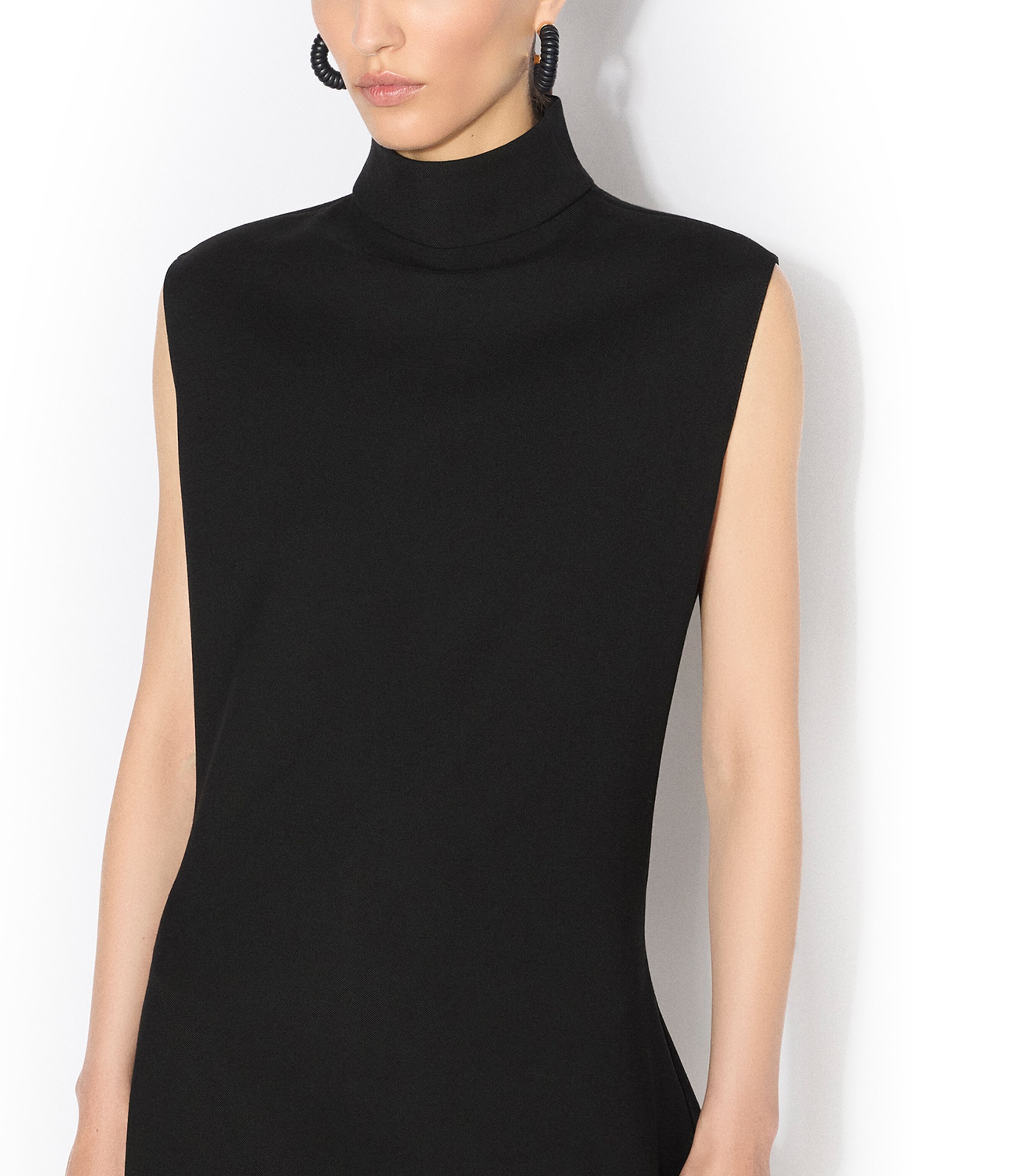 Alaïa Lambskin Tubular Hoop Earrings Marine/or Image 4