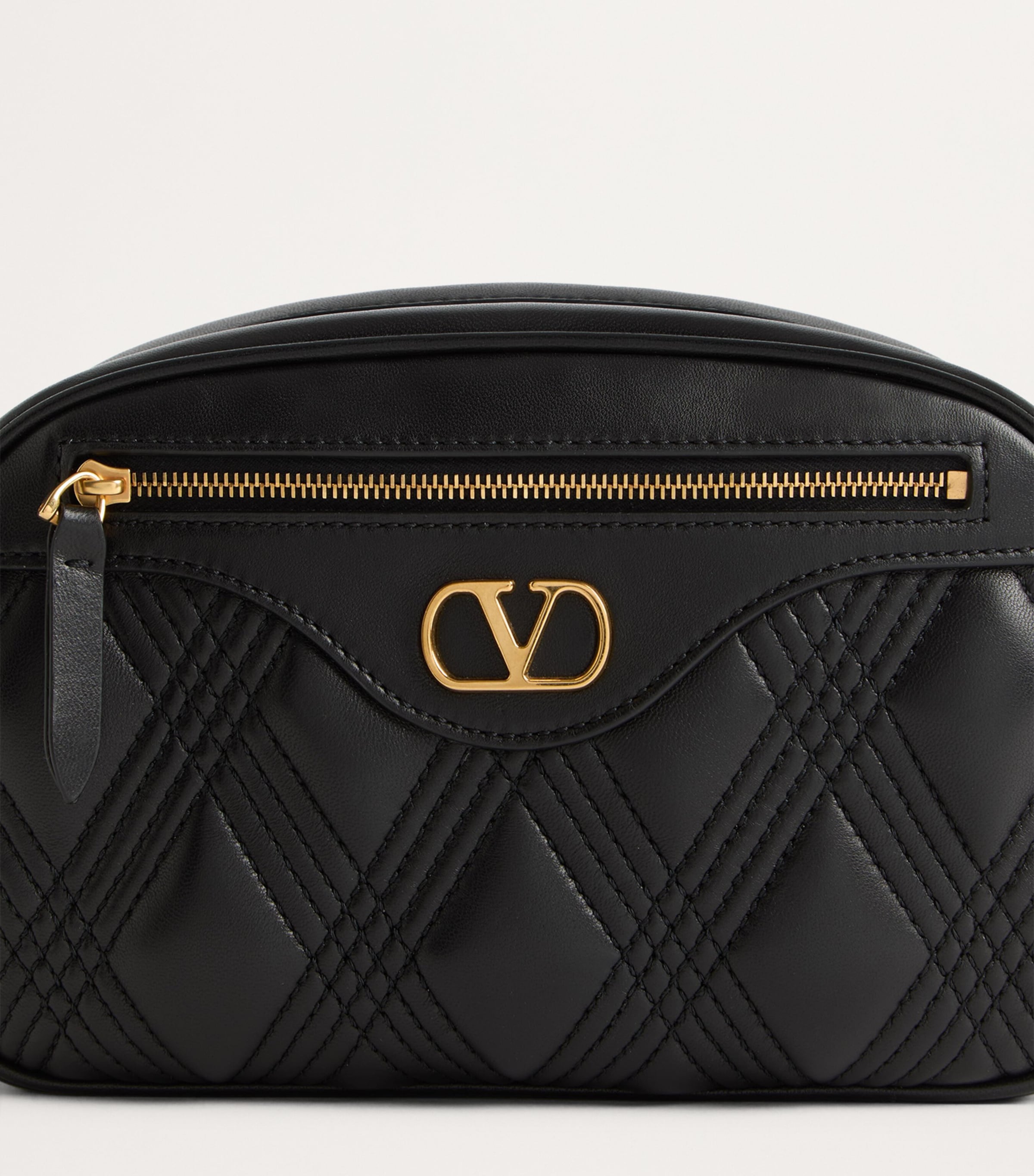 【関税＆送料込み】Valentino Garavani Black Leather Quiltie Quiltie 67 Small leather shoulder bag in black - Valentino
