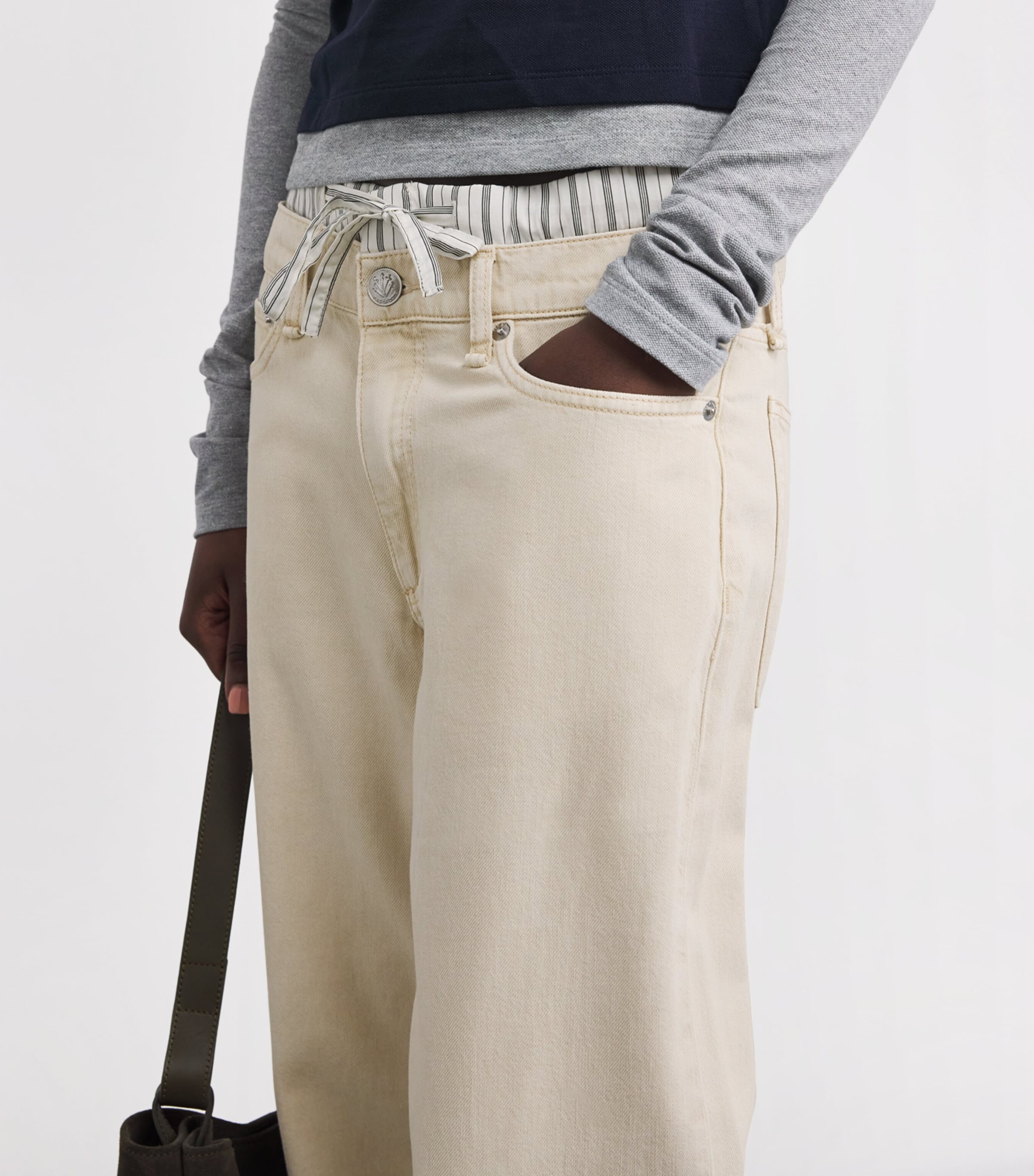 Saige Boxer Low-Rise Straight Jeans 690 SANDSTRIPE Image 6