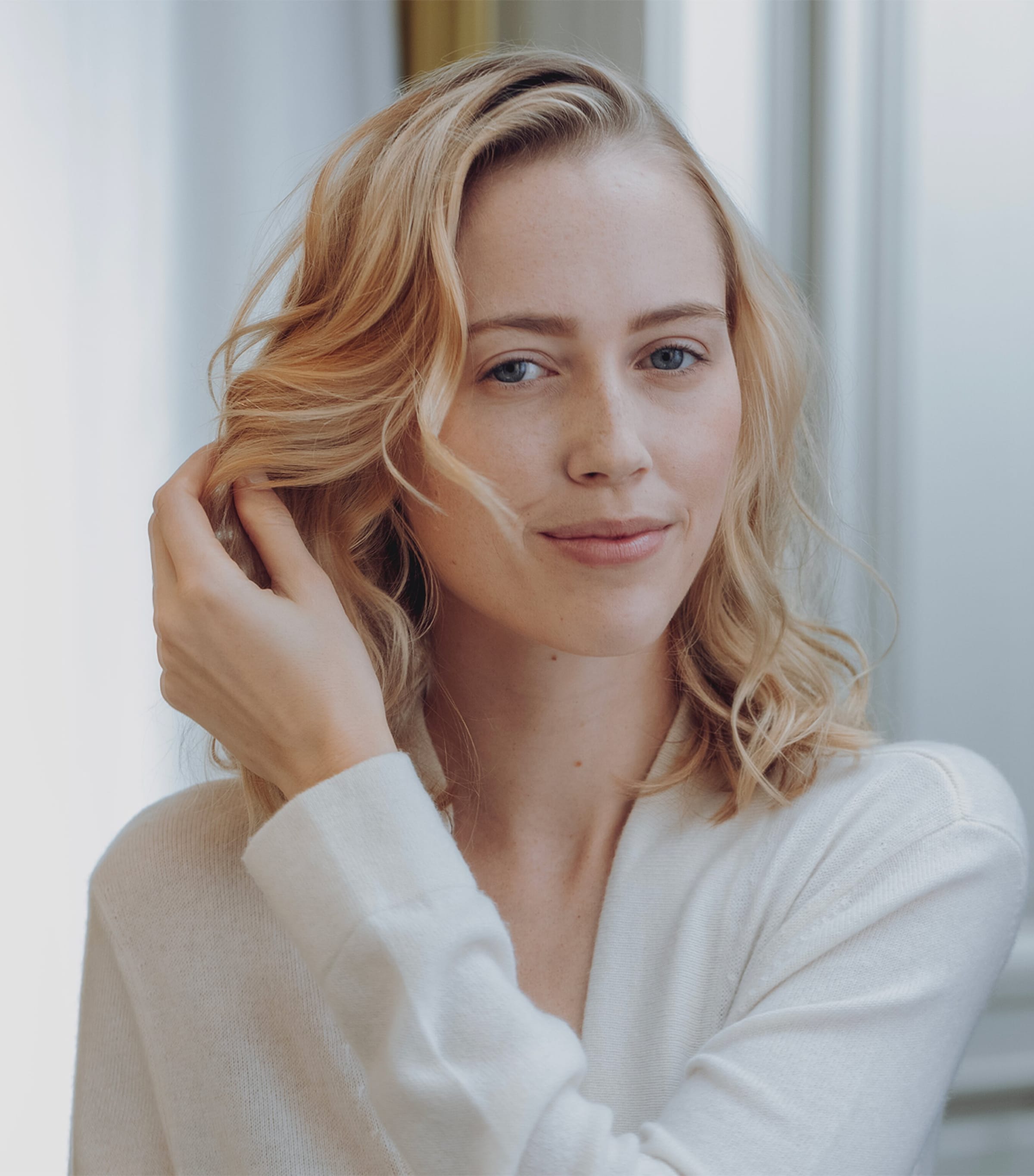 Revitalizing Volumizing Shampoo With Camellia Oil (500ml) NO COLOUR Image 3