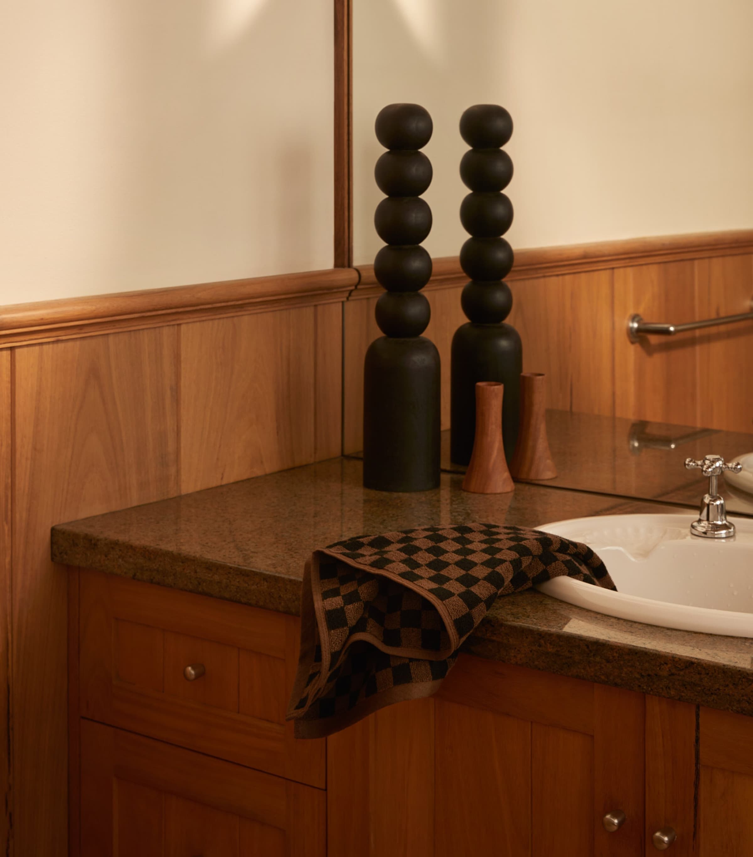 Check Josephine Hand Towel (40cm x 70cm) TABAC / NOIR Image 3